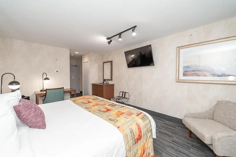 Bed in Bellissimo Hotel, Trademark by Wyndham Near Foxwoods Casino