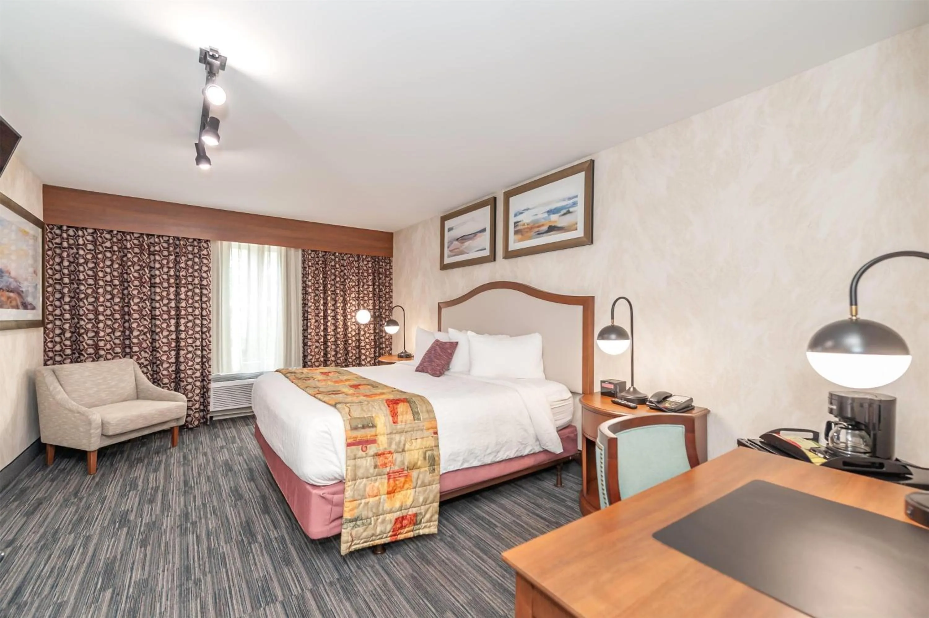 Photo of the whole room, Bed in Bellissimo Hotel, Trademark by Wyndham Near Foxwoods Casino