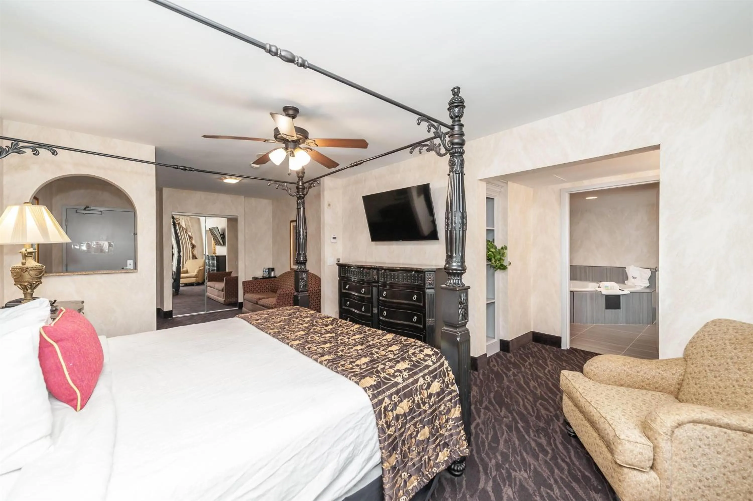 Photo of the whole room, Bed in Bellissimo Hotel, Trademark by Wyndham Near Foxwoods Casino