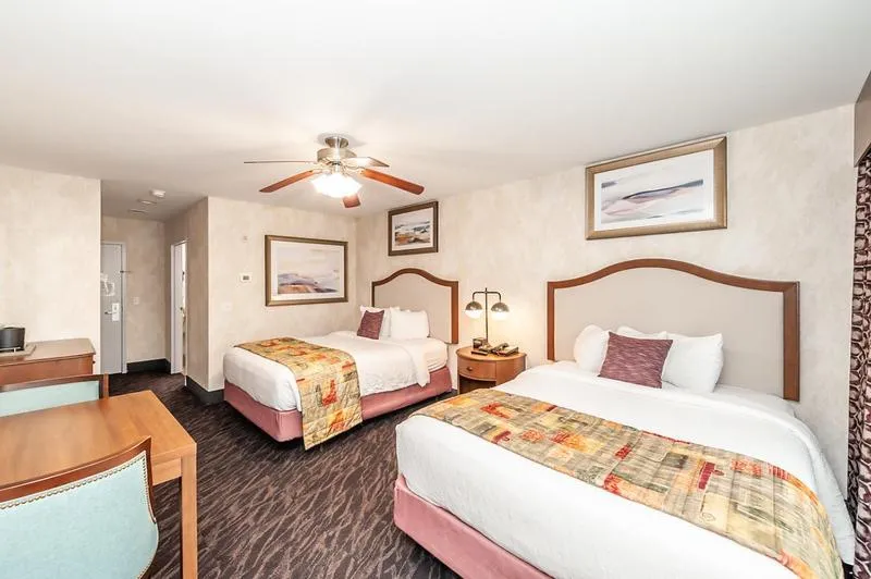 Bedroom, Bed in Bellissimo Hotel, Trademark by Wyndham Near Foxwoods Casino