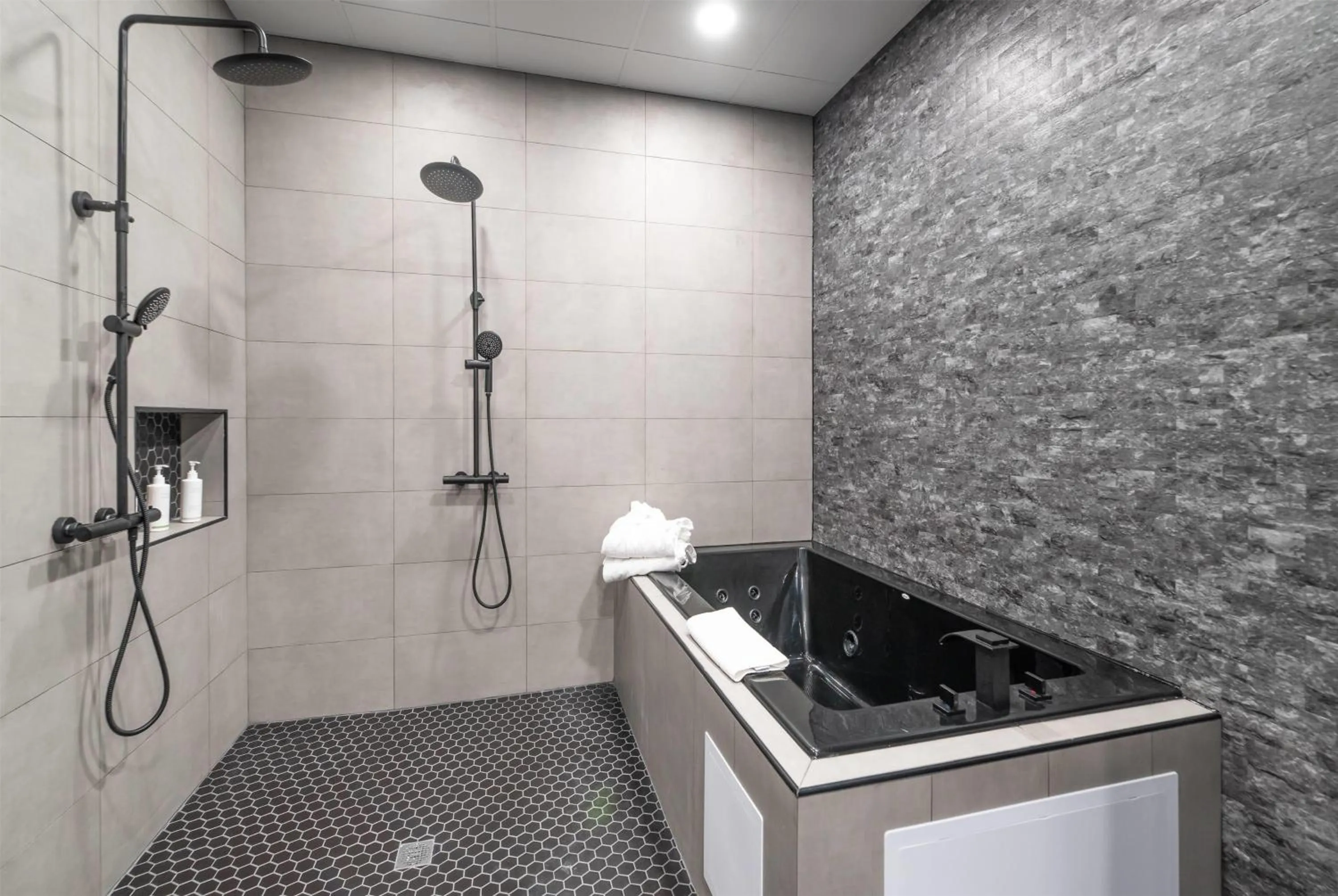 Bathroom in Bellissimo Hotel, Trademark by Wyndham Near Foxwoods Casino