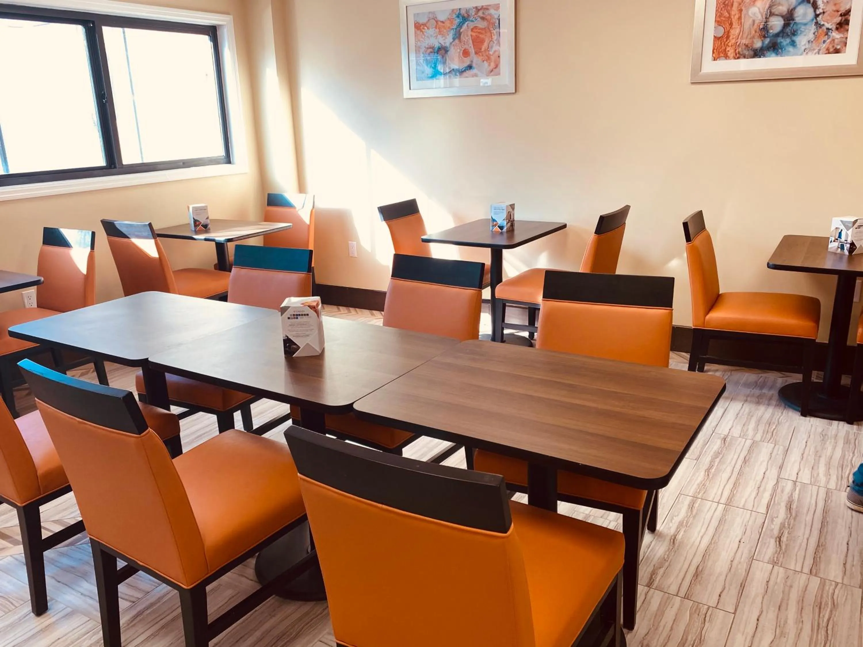 Restaurant/Places to Eat in Surface Inn Brooklyn