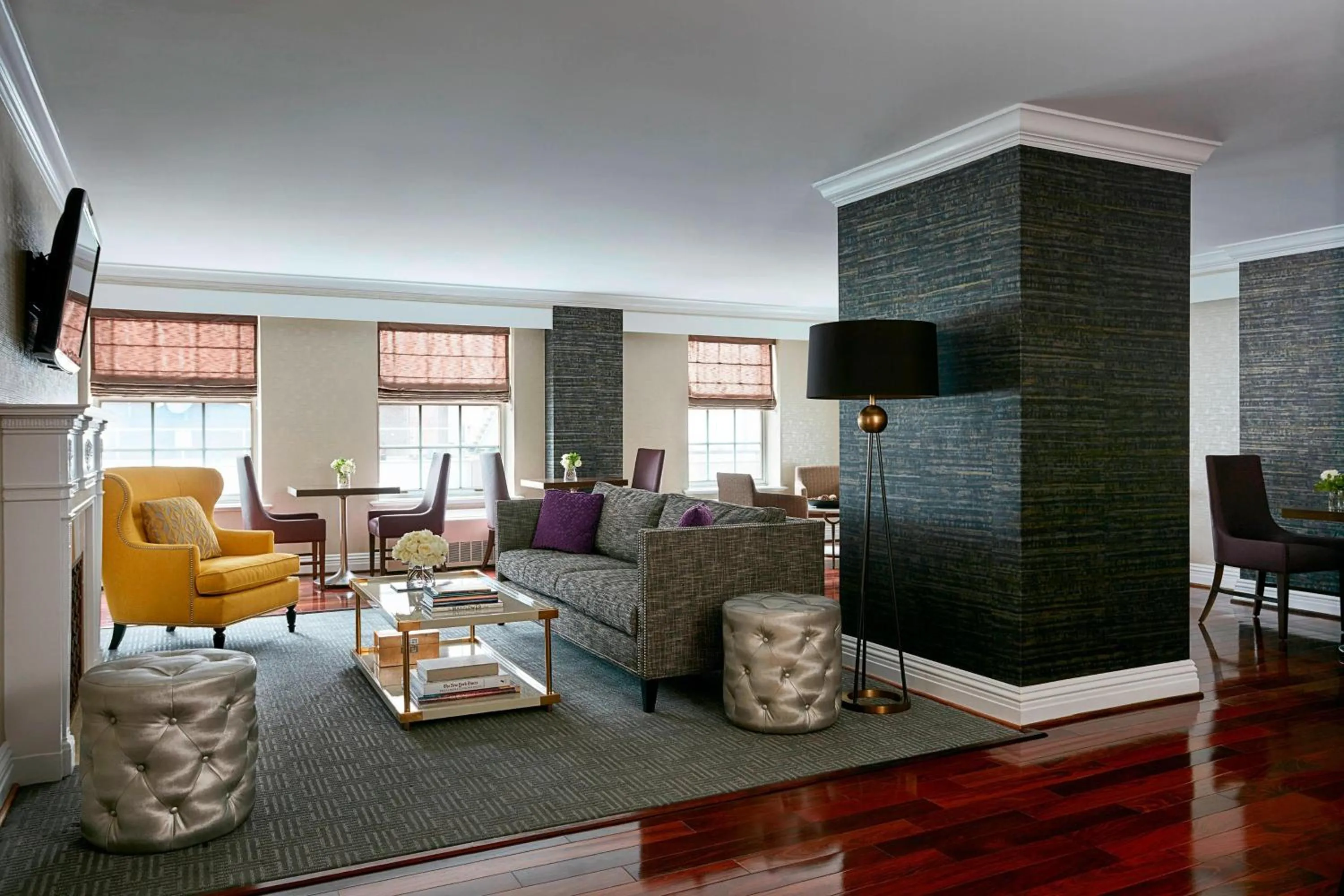 Lounge or bar in The Mayflower Hotel, Autograph Collection