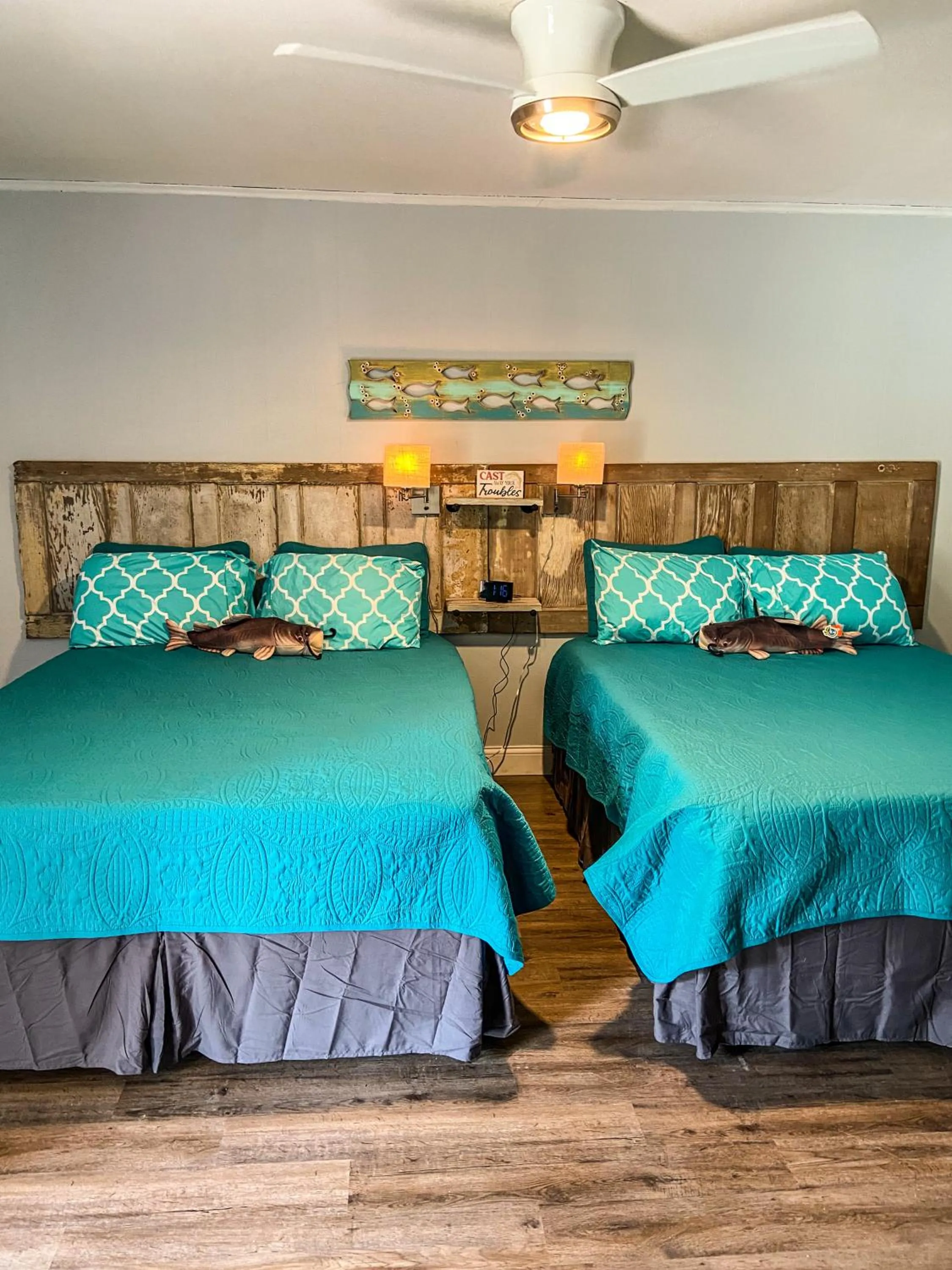 Bed in Reel Inn and Lodge