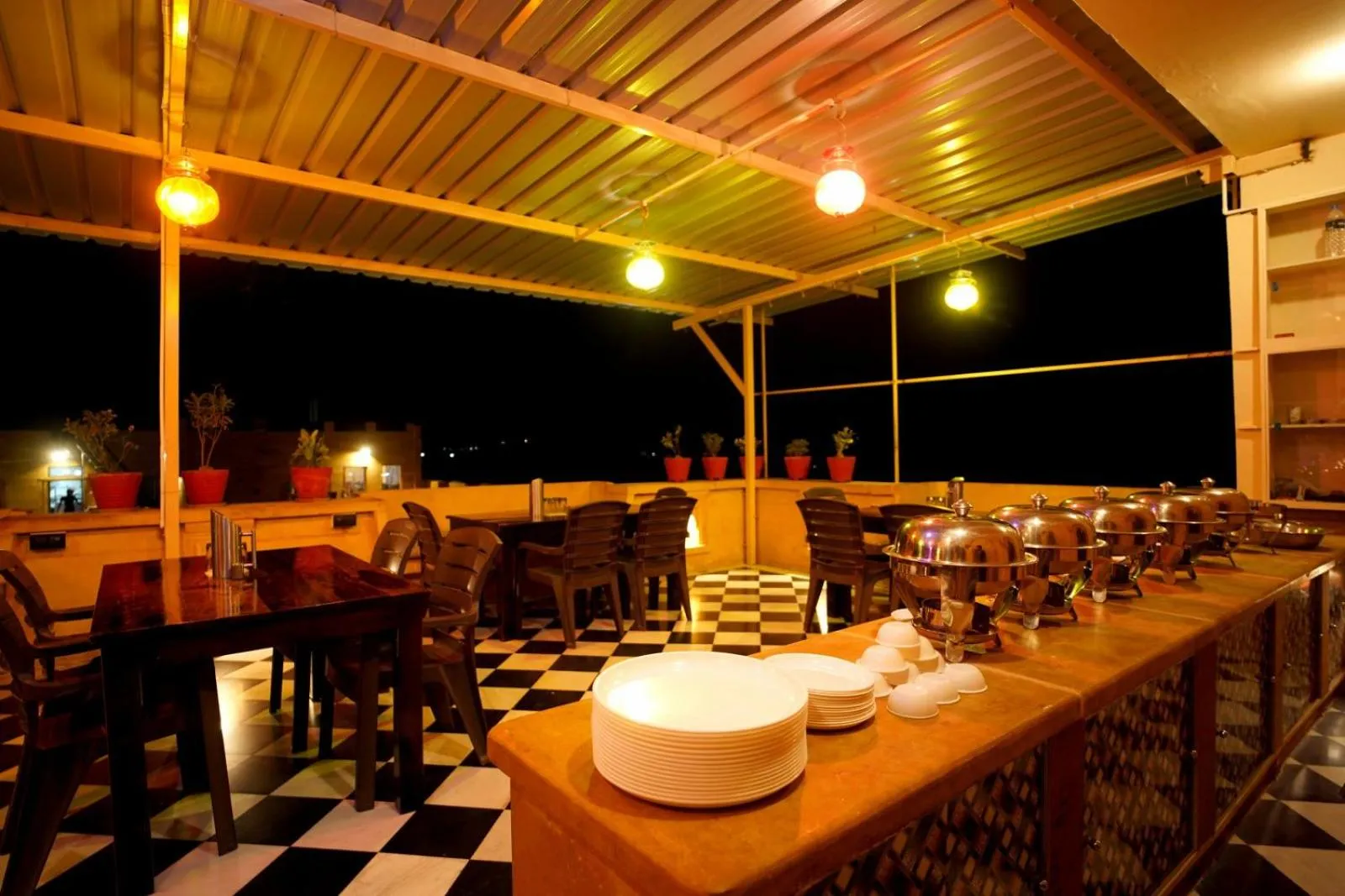 Restaurant/places to eat in Hotel Vasshifa Palace