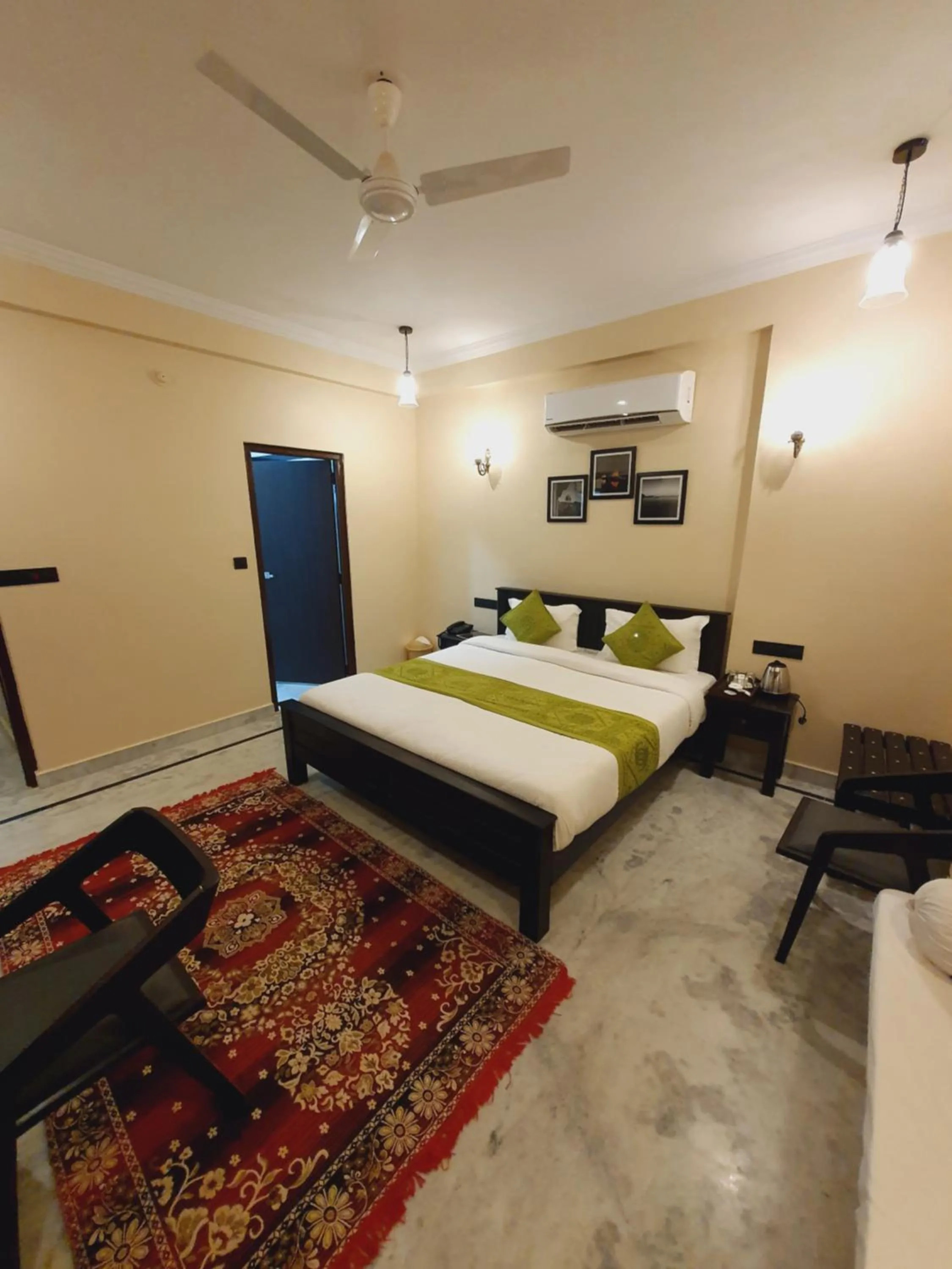 Photo of the whole room, Bed in Hotel Vasshifa Palace