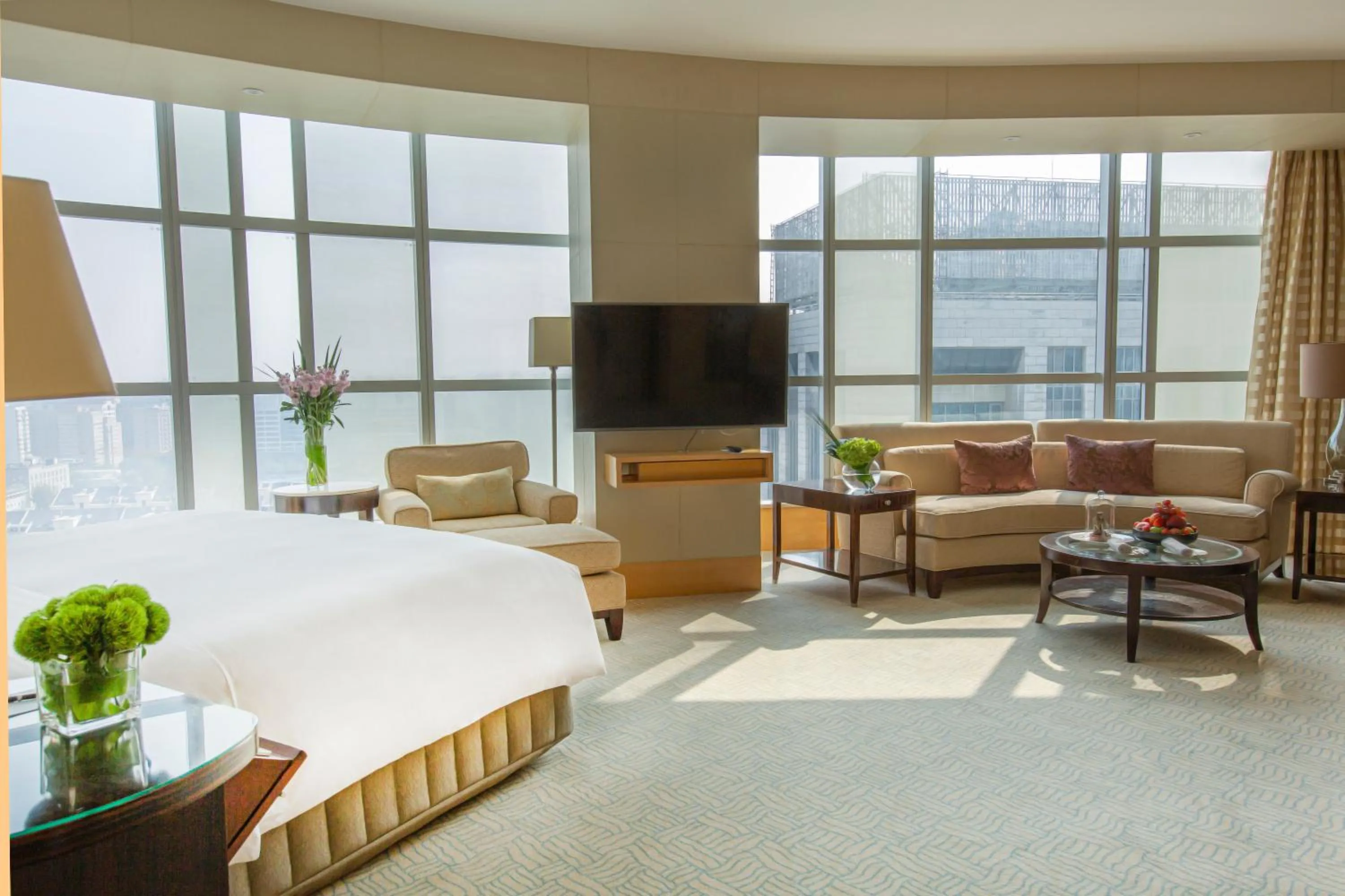 Seating area, Bed in The Ritz-Carlton Beijing, Financial Street