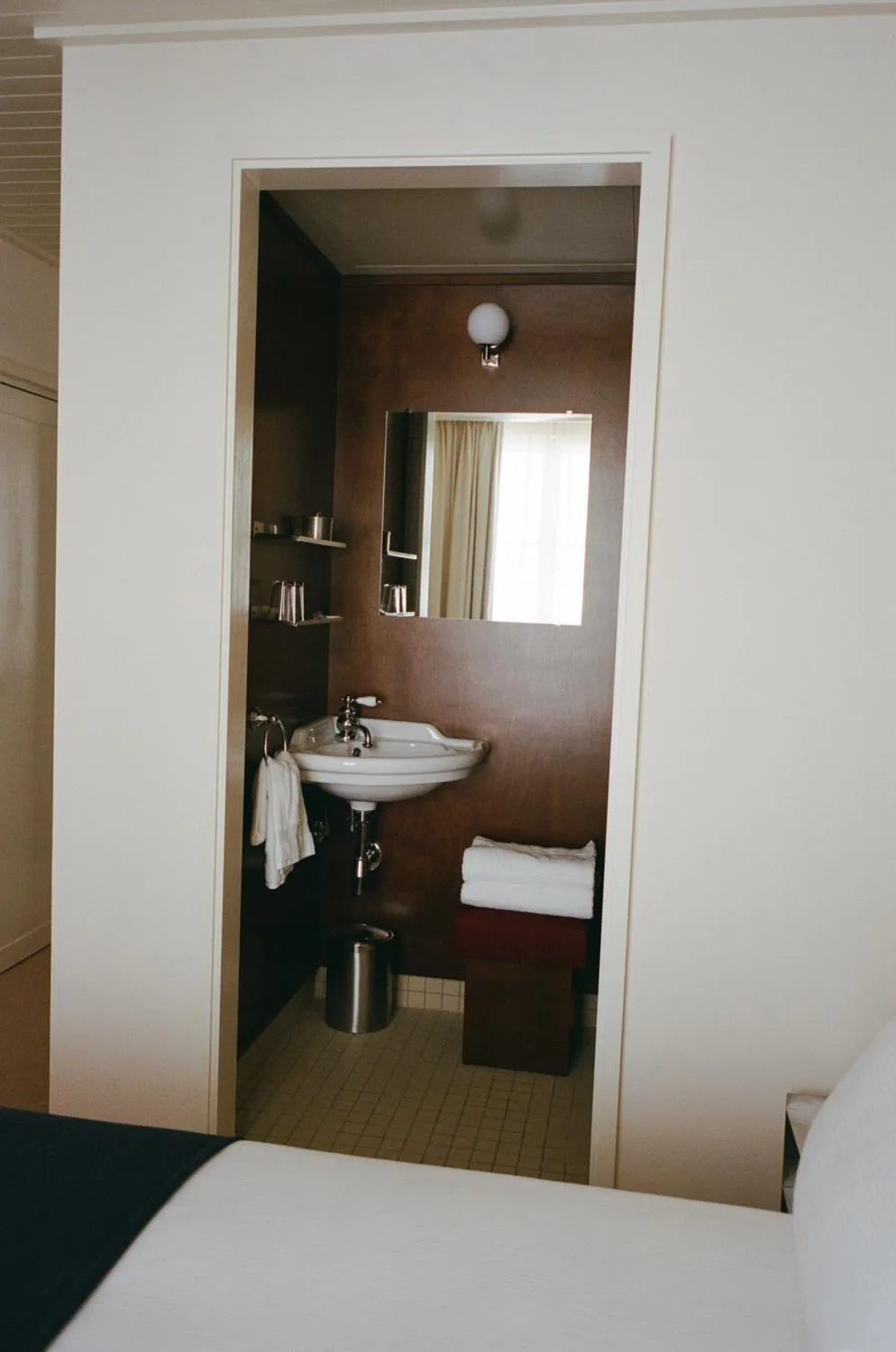 Bathroom, Bed in Hôtel Massé