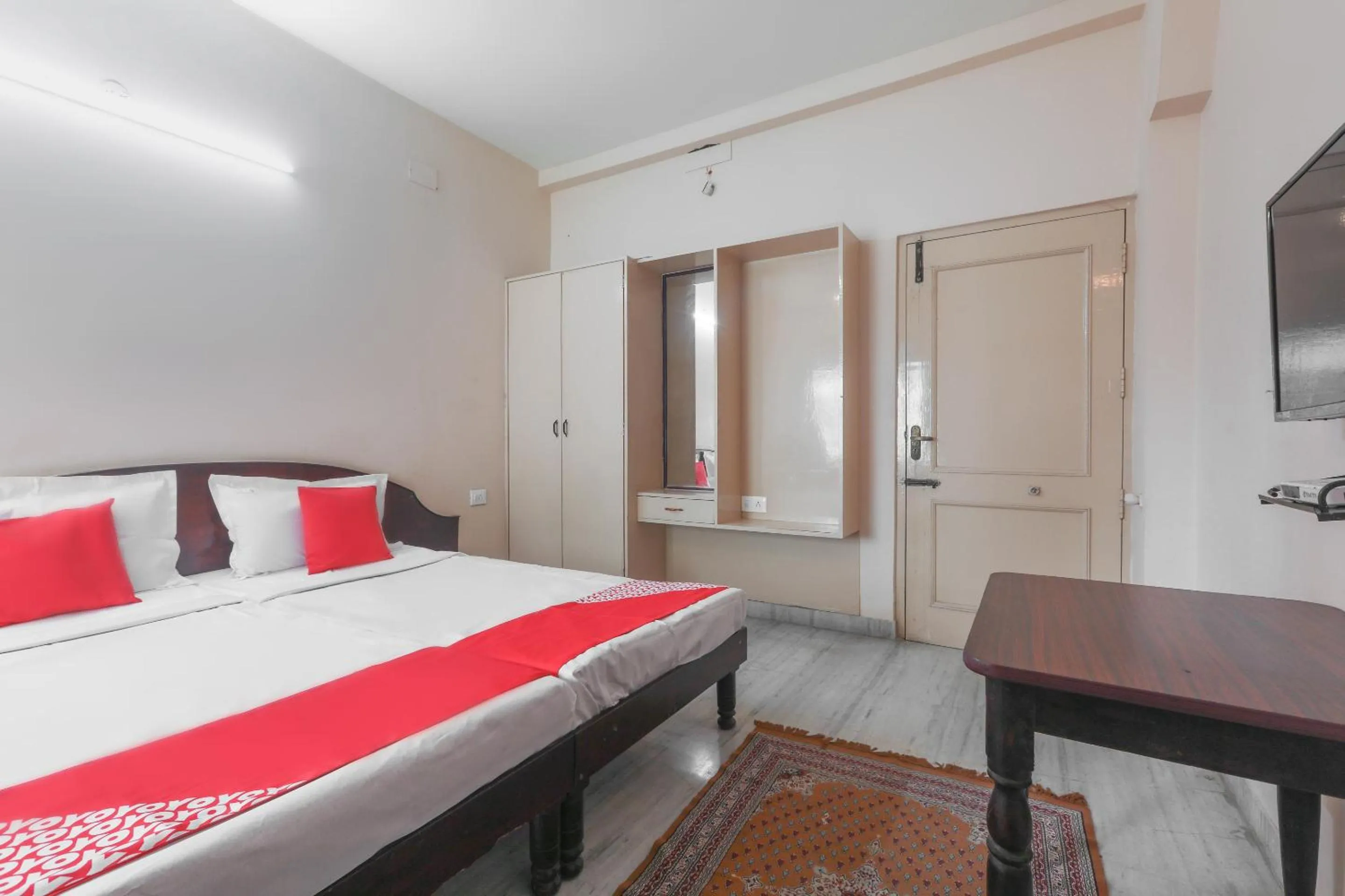 Photo of the whole room in Hotel Pearls