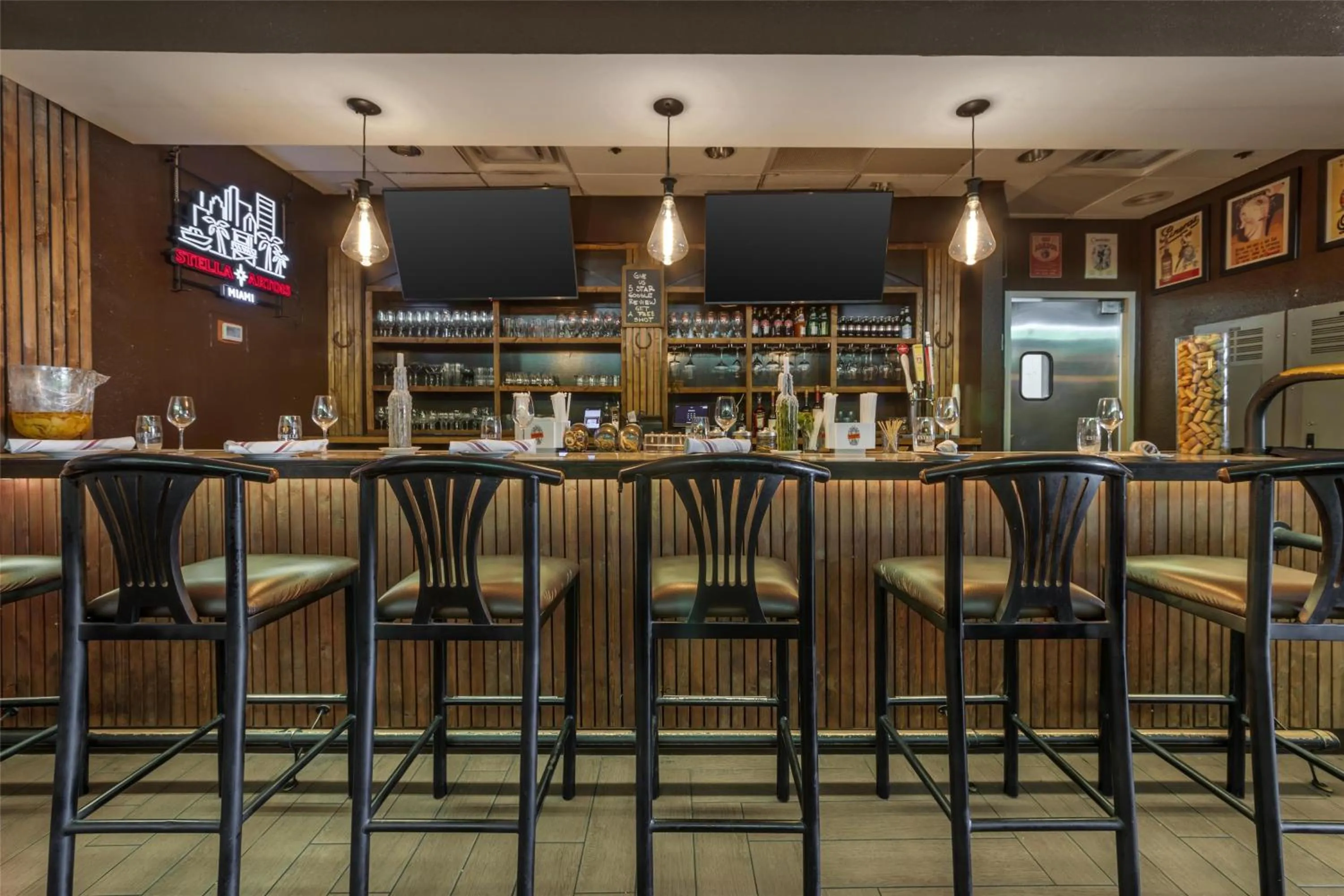 Lounge or bar in Best Western Plus North Miami-Bal Harbour