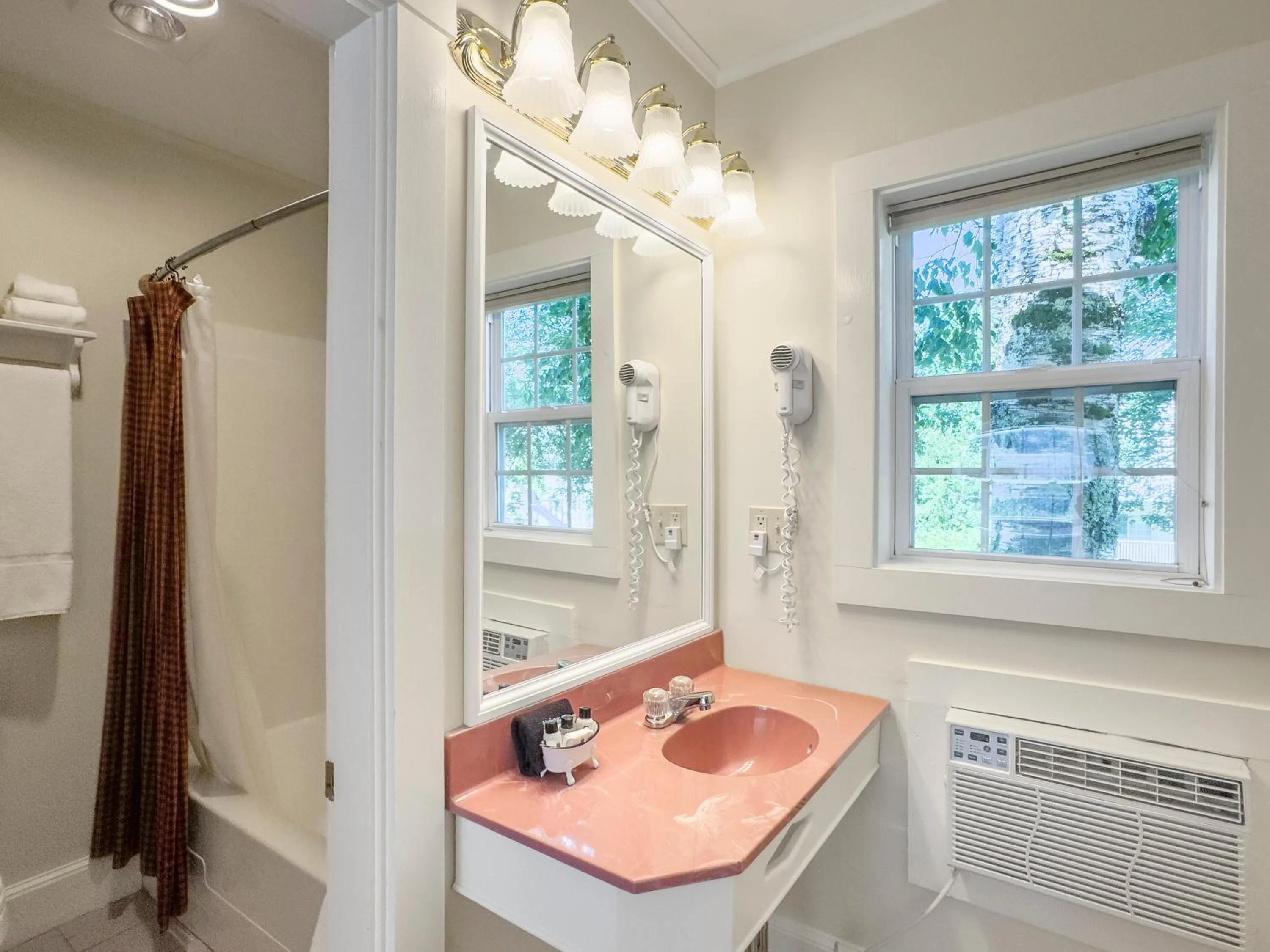 Bathroom in Country Inn at Camden Rockport