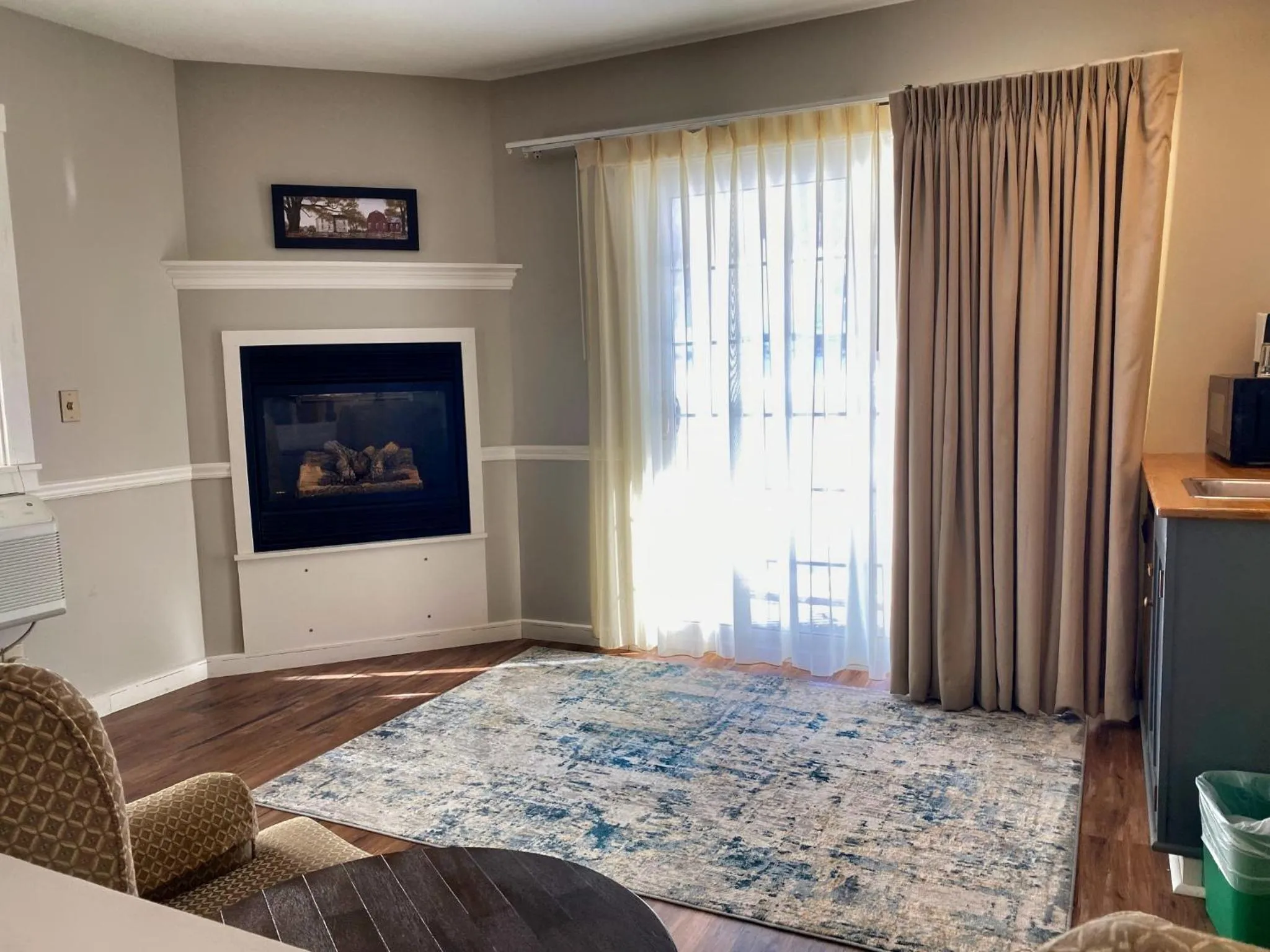 Seating area, Bed in Country Inn at Camden Rockport