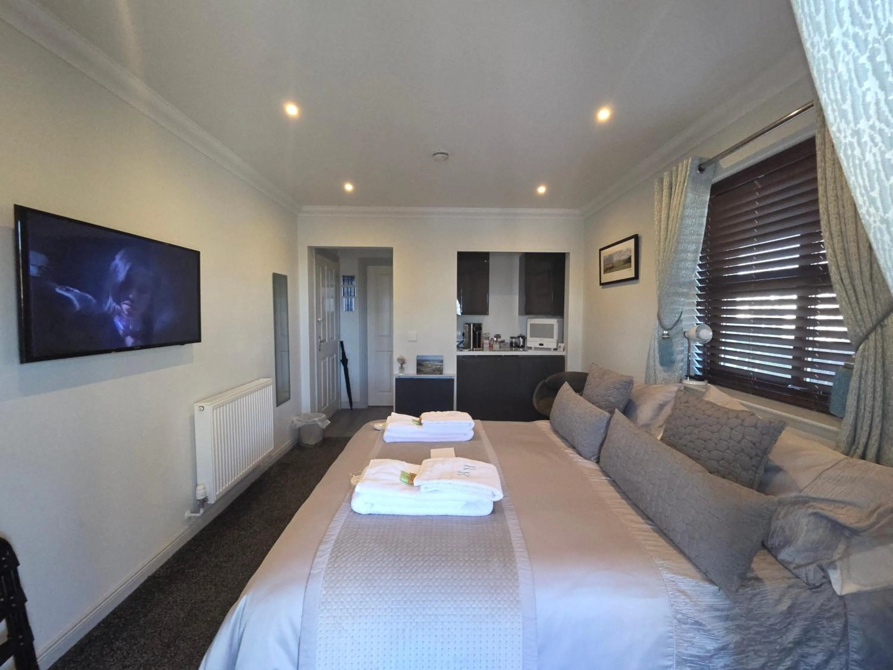 Bedroom, Bed in Room on the River