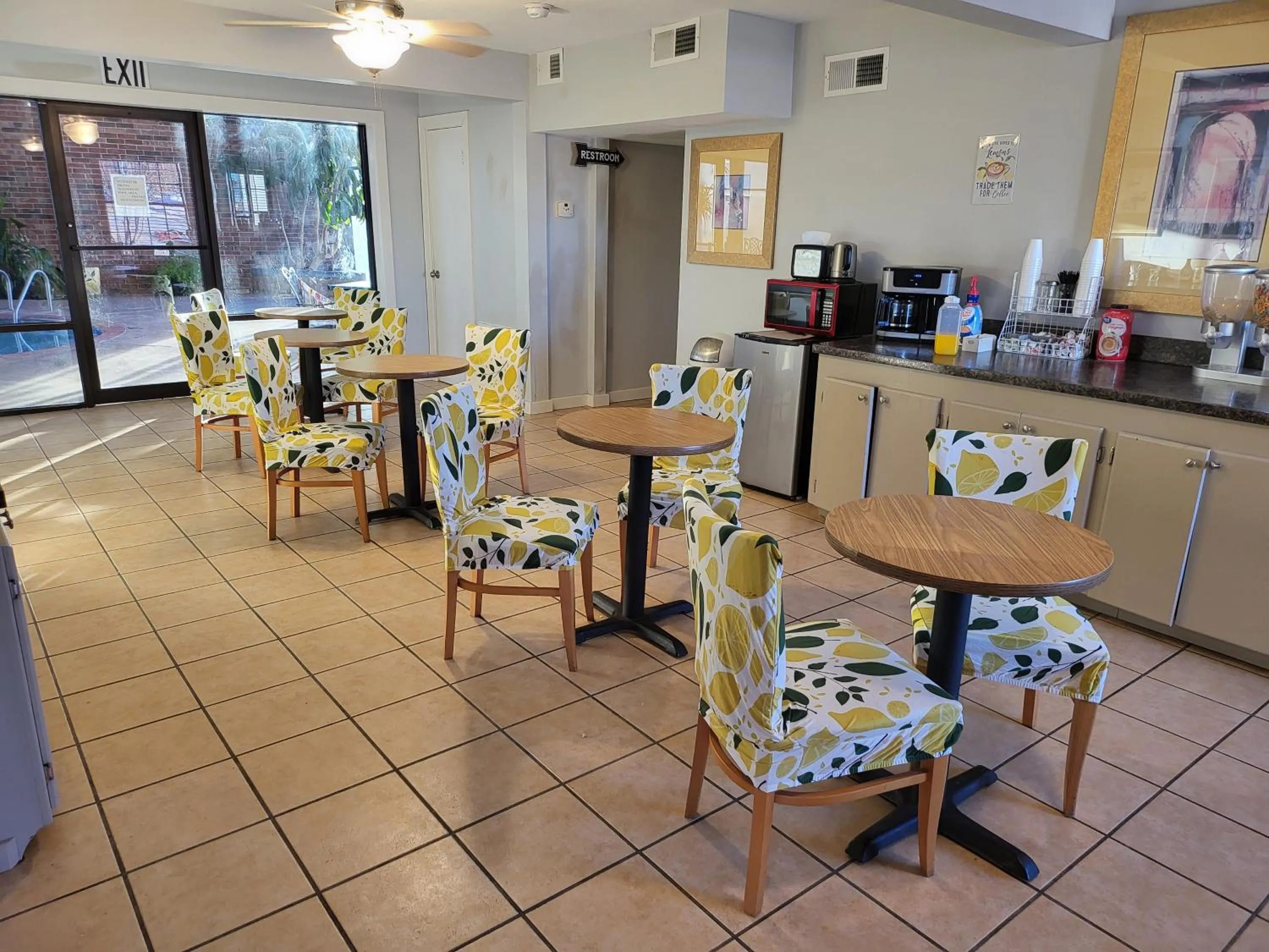 Breakfast in Blue Ribbon Inn and Suites