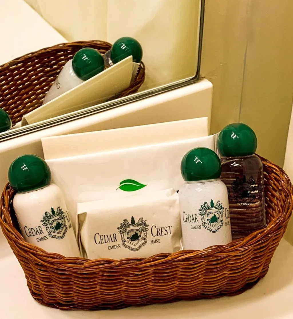 Bathroom in Cedar Crest Inn