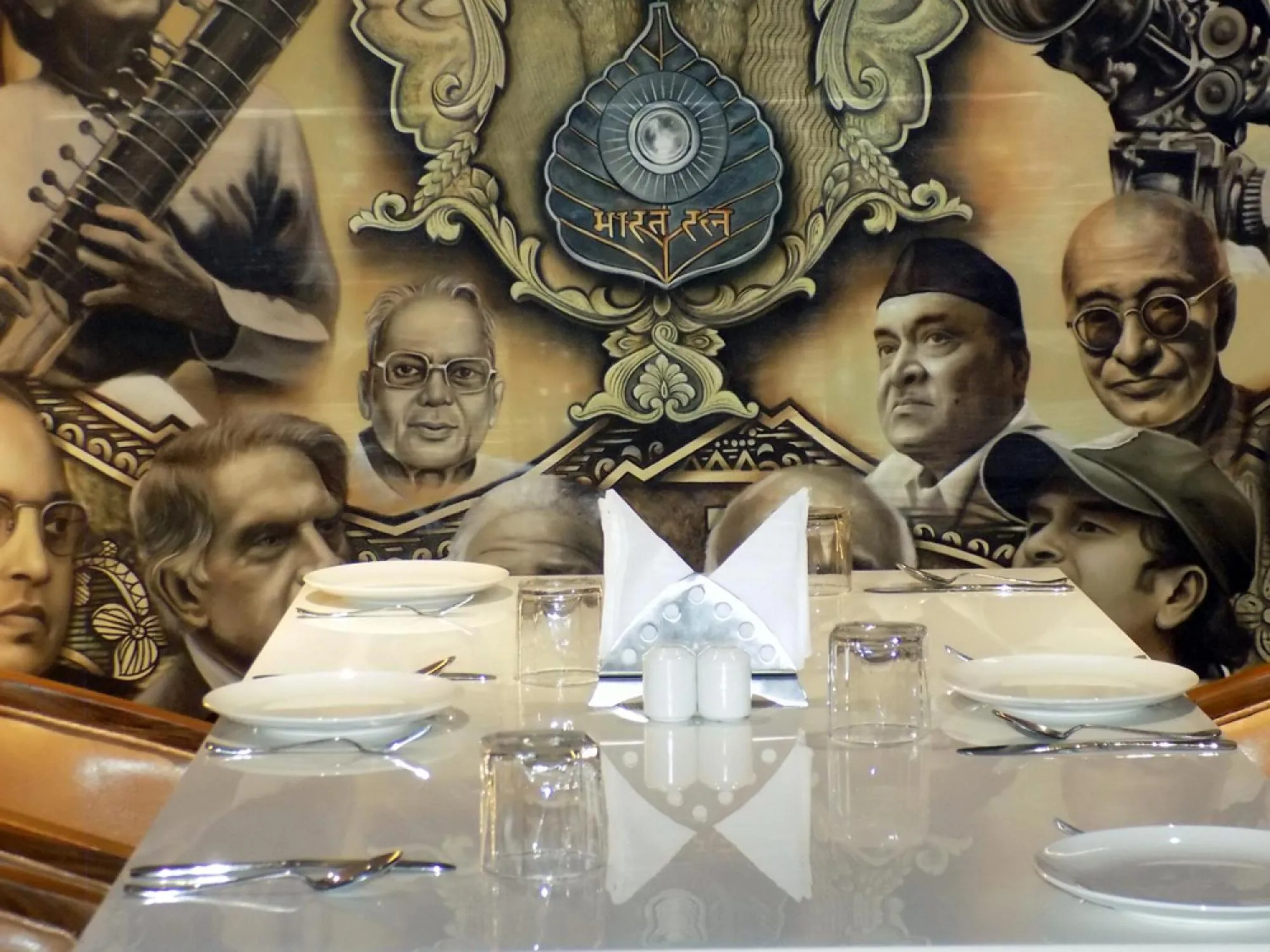 Restaurant/places to eat in Hotel BMD The Grand