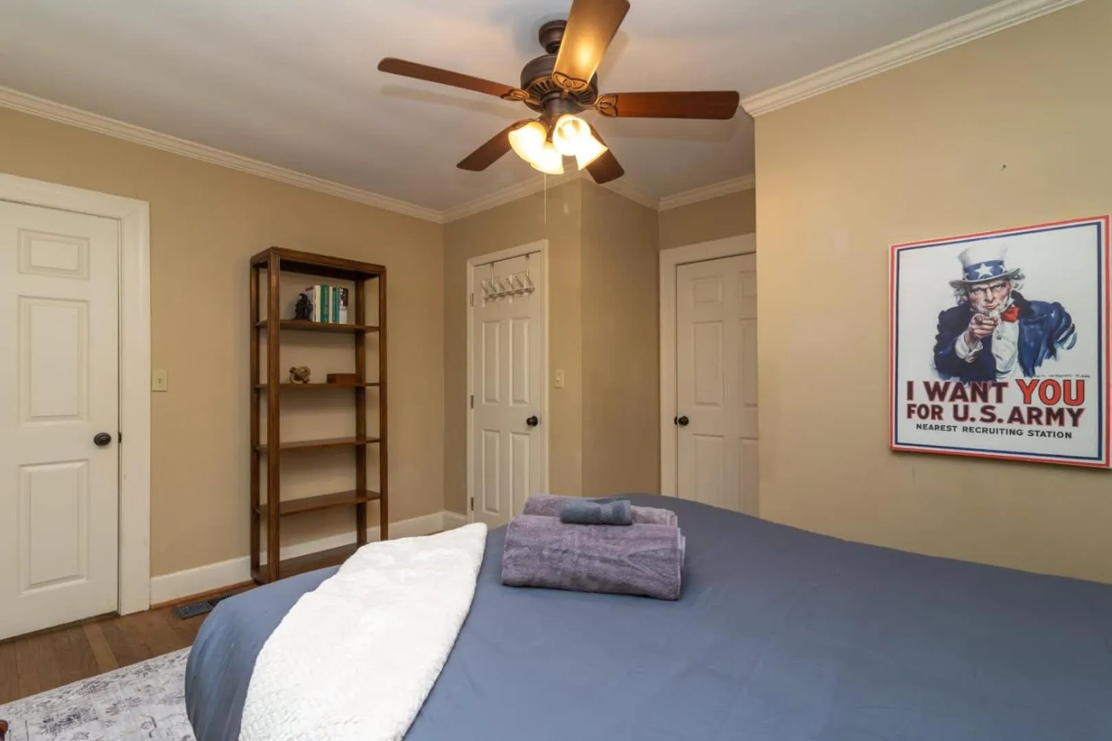 Bed in Near Fort Moore & Downtown - Our White House