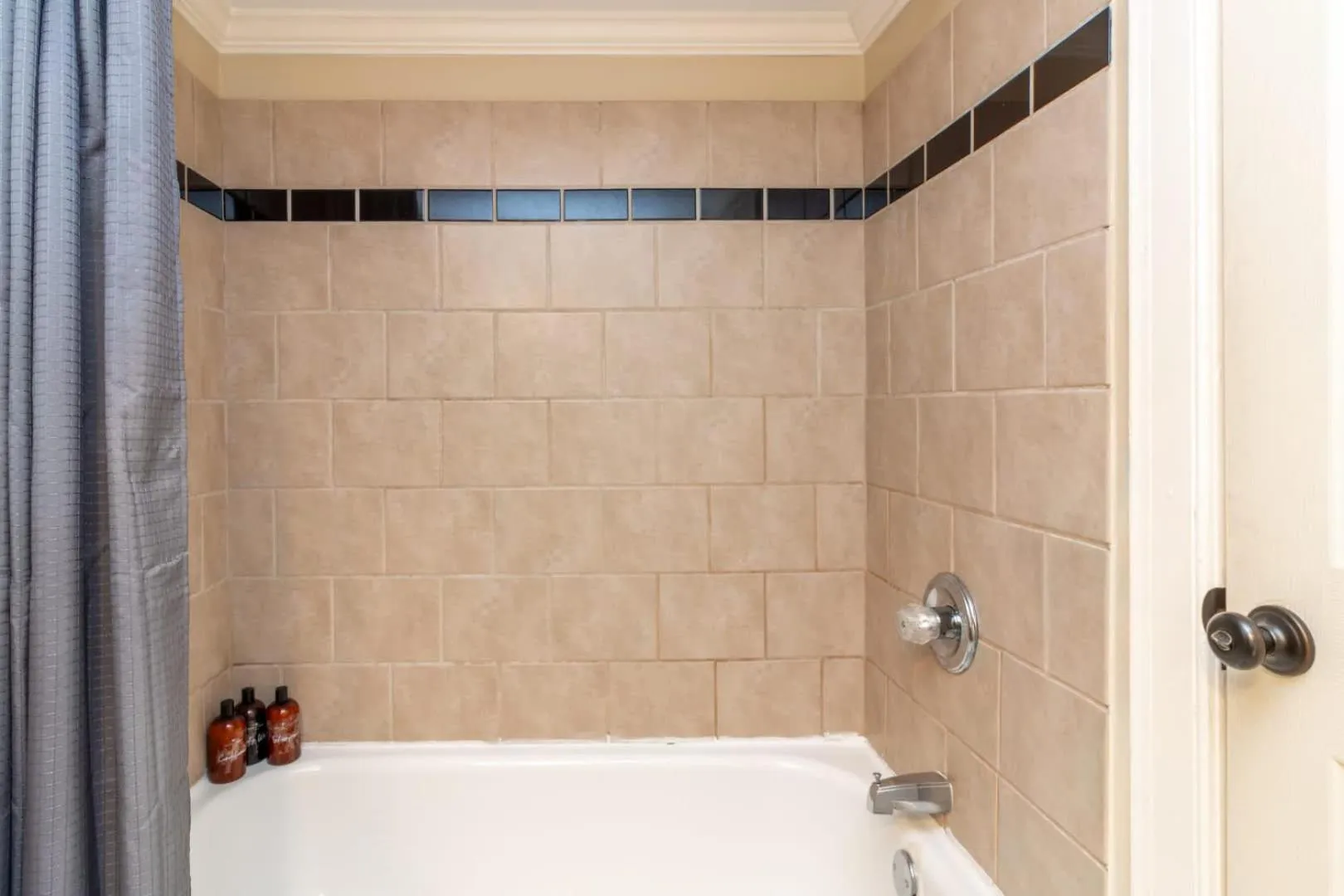 Near Fort Moore & Downtown - Our White House