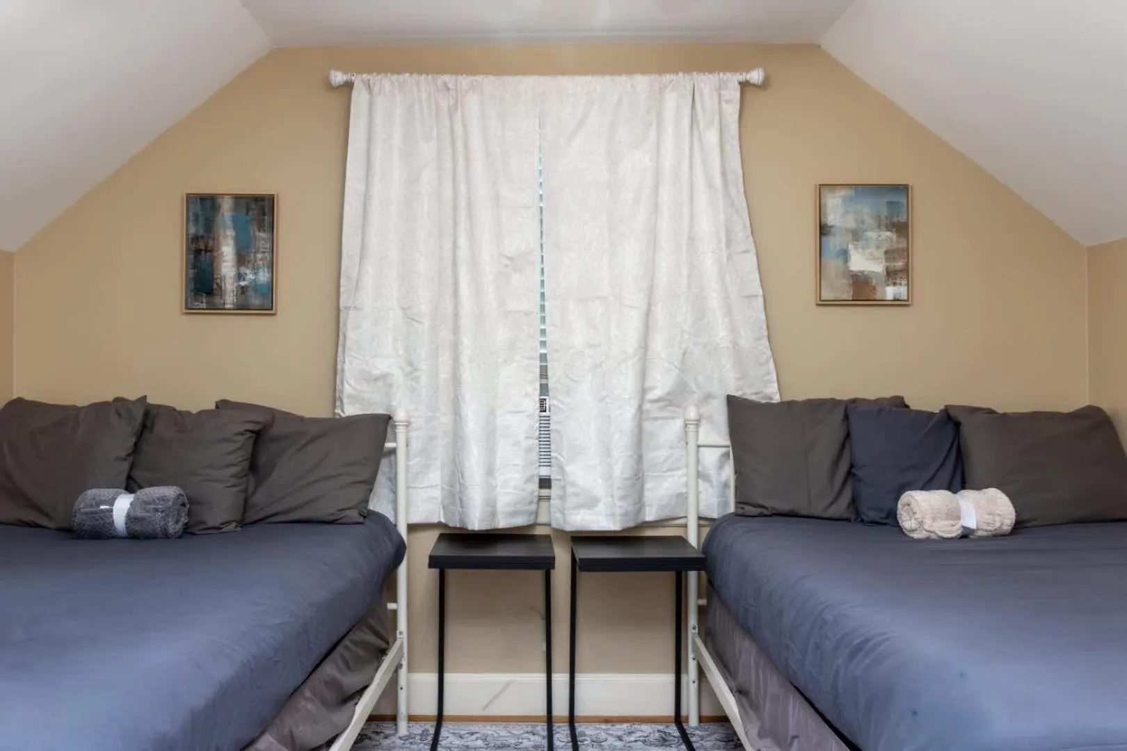 Bed in Near Fort Moore & Downtown - Our White House