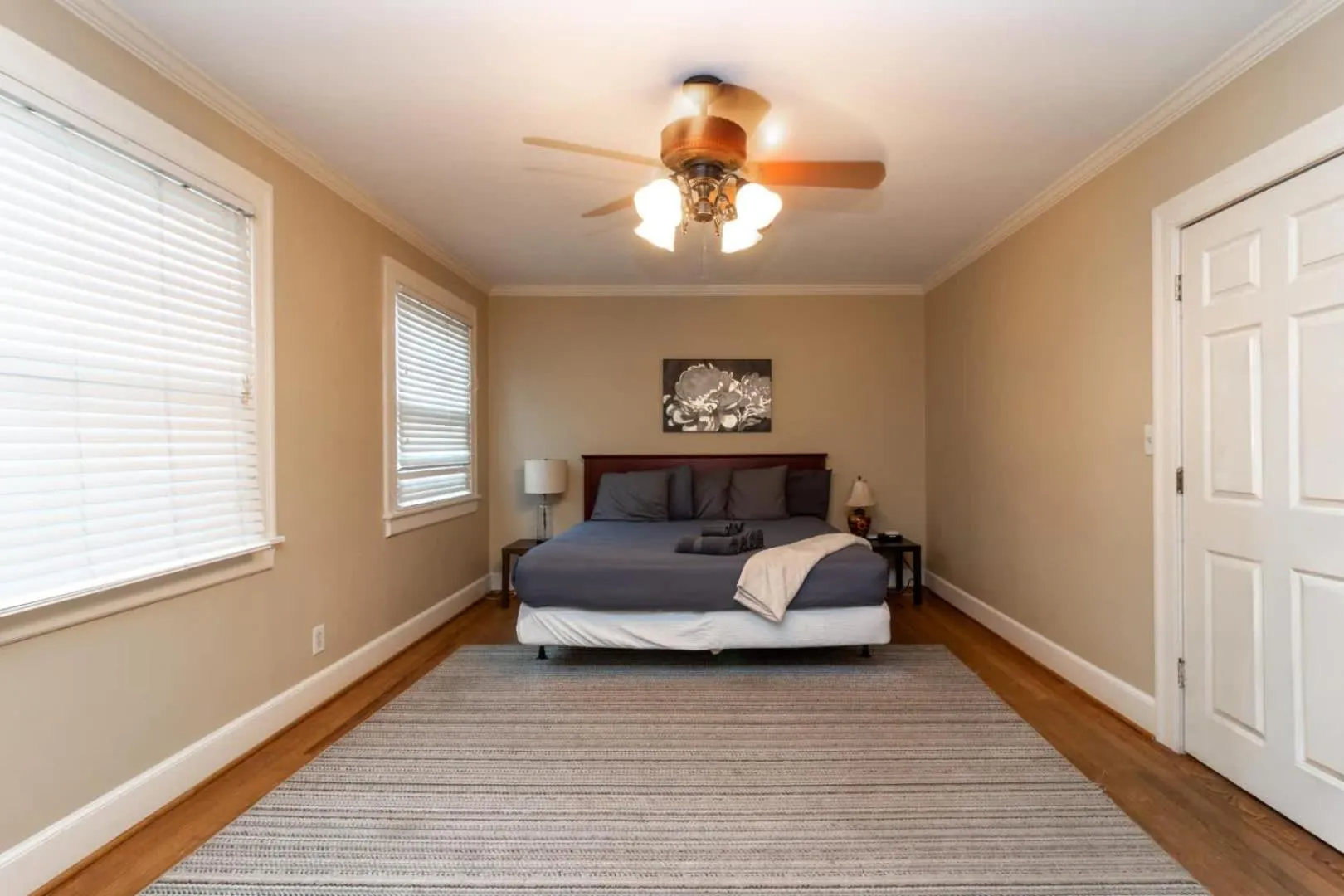 Bed in Near Fort Moore & Downtown - Our White House