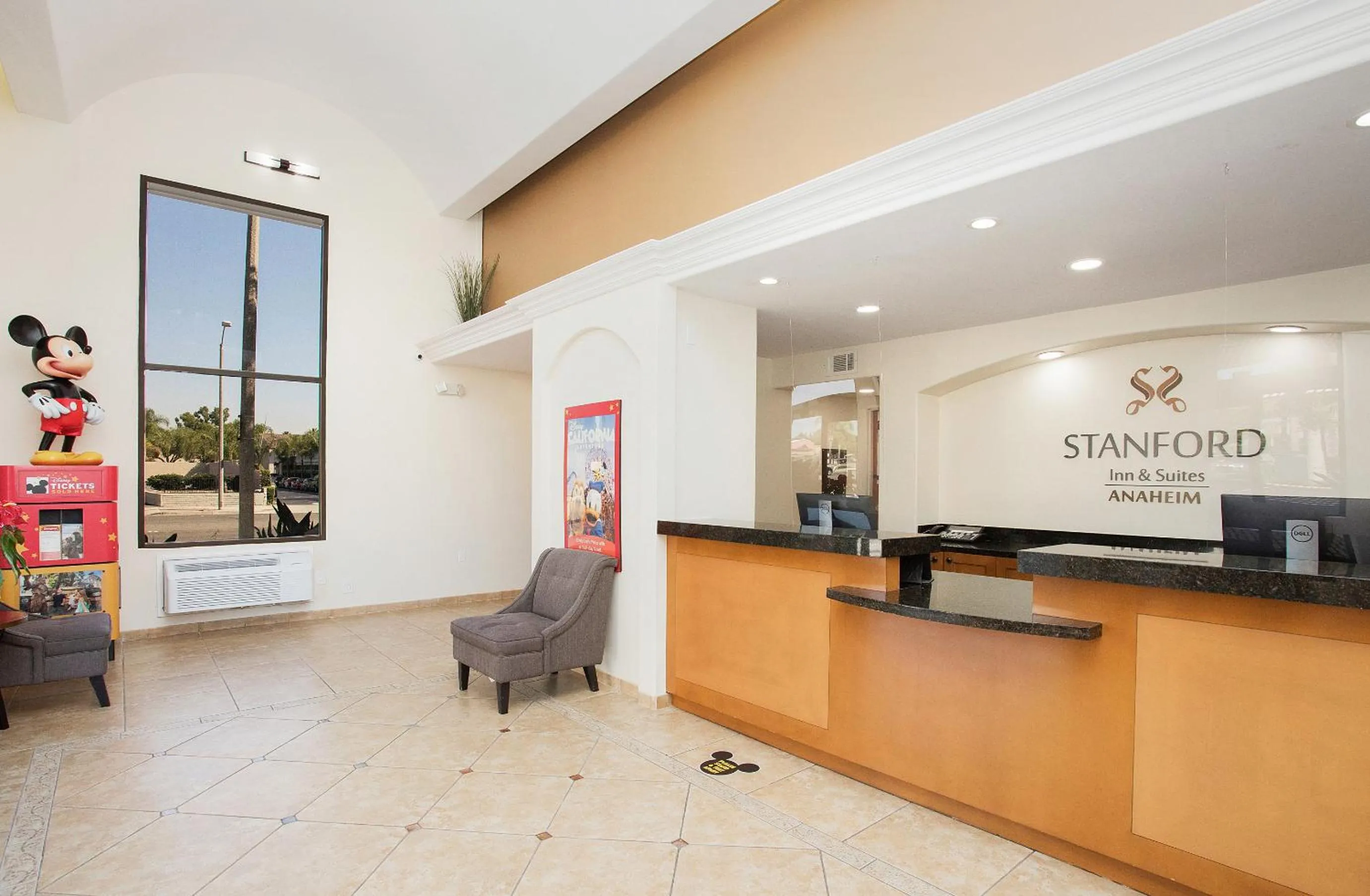 Lobby or reception in Stanford Inn & Suites Anaheim
