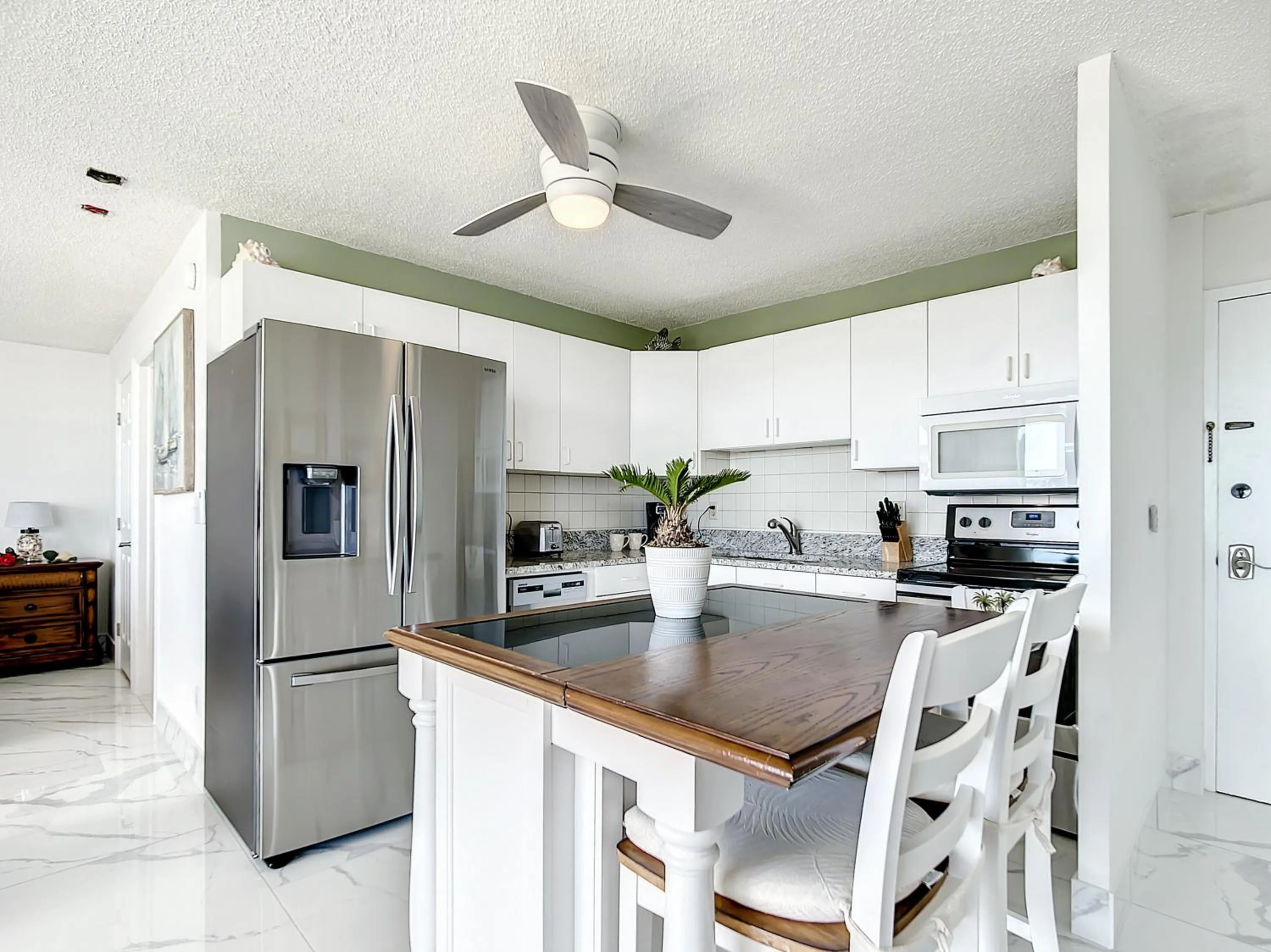Kitchen or kitchenette in Estero Beach And Tennise Club 1008 B