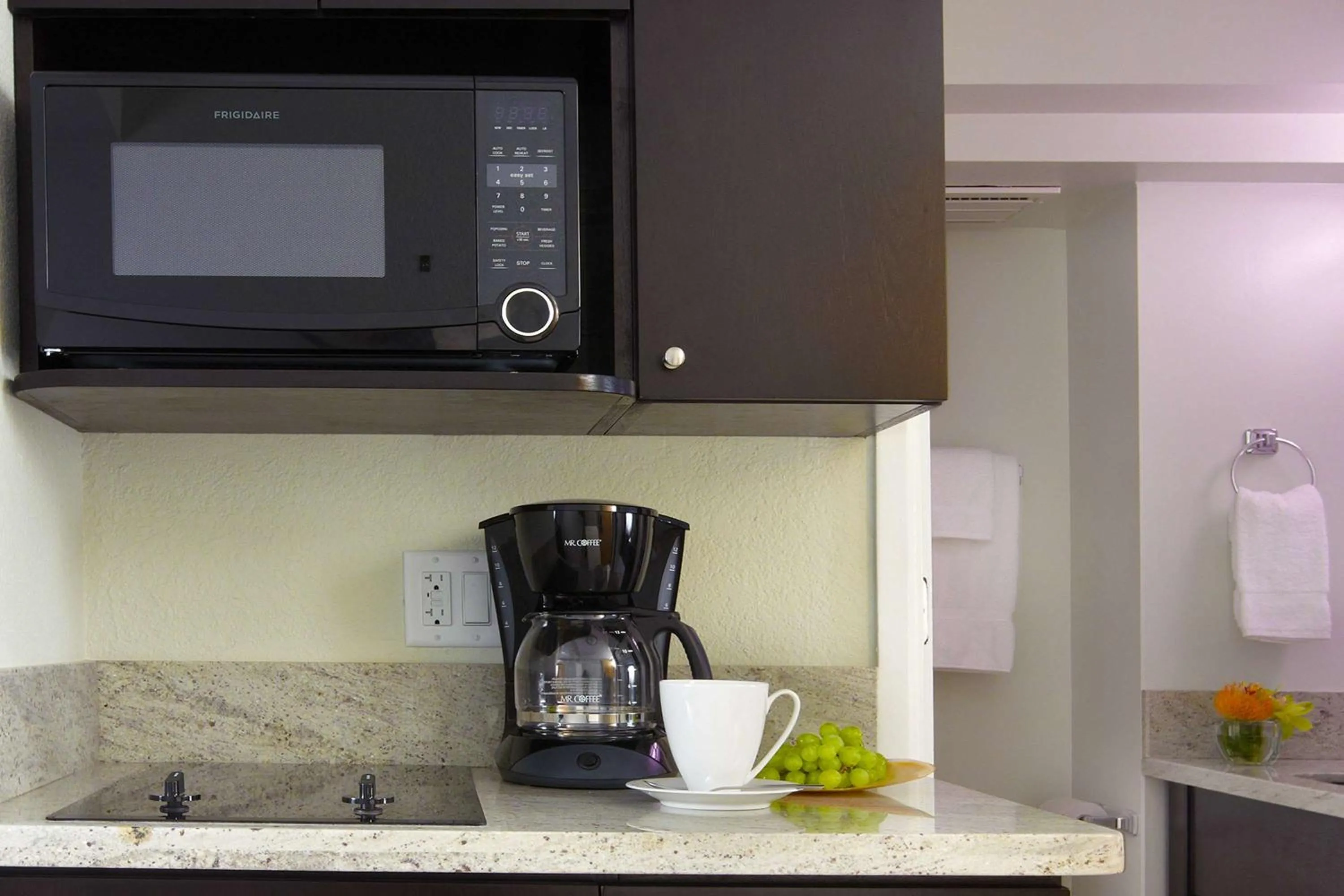 Kitchen or kitchenette in Skyline Island Colony Hotel