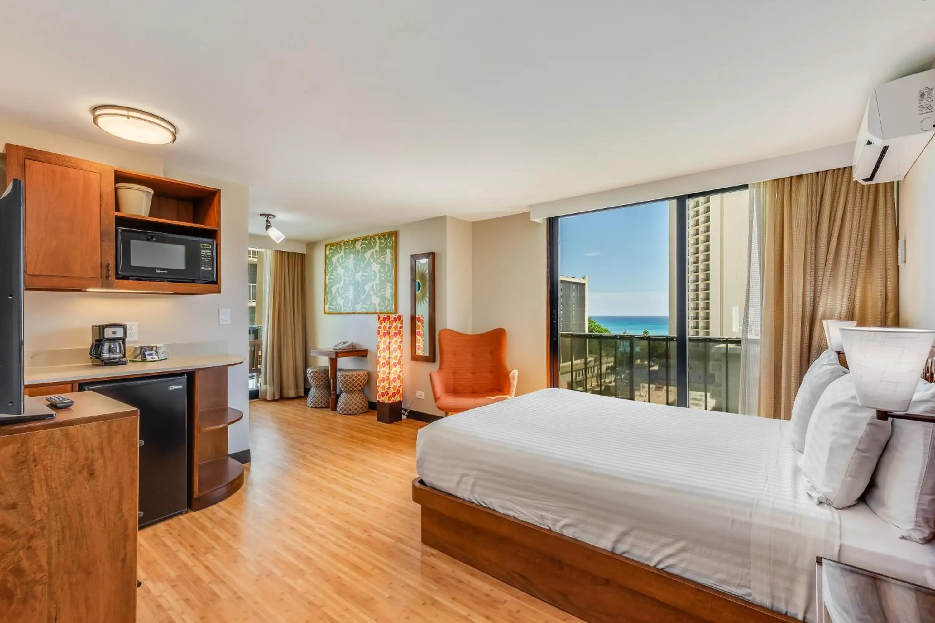 Hotel Room Partial Ocean View in Castle Bamboo Waikīkī Hotel Hotel Room Partial Ocean View in Castle Bamboo Waikīkī Hotel