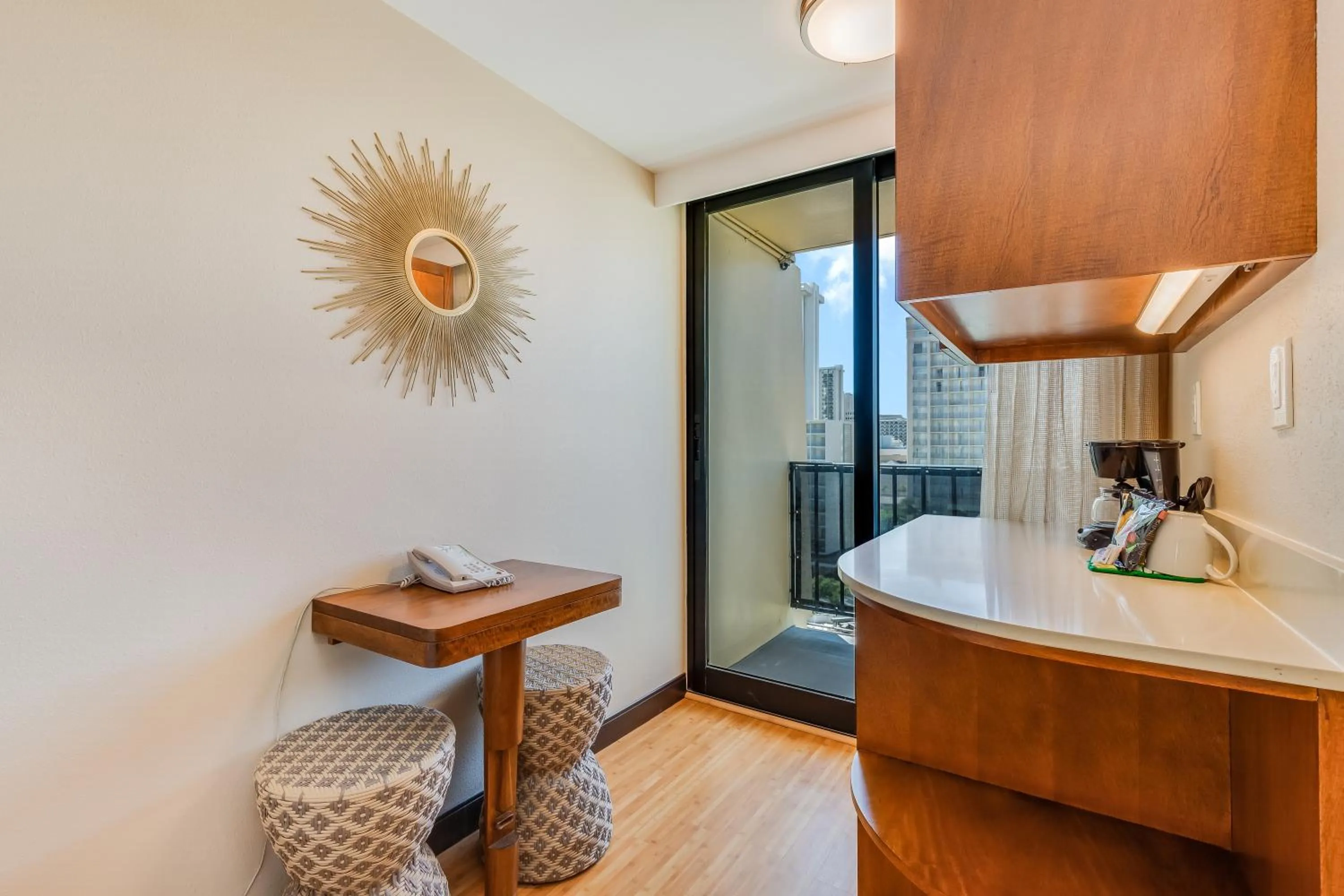 Seating area in Castle Bamboo Waikīkī Hotel