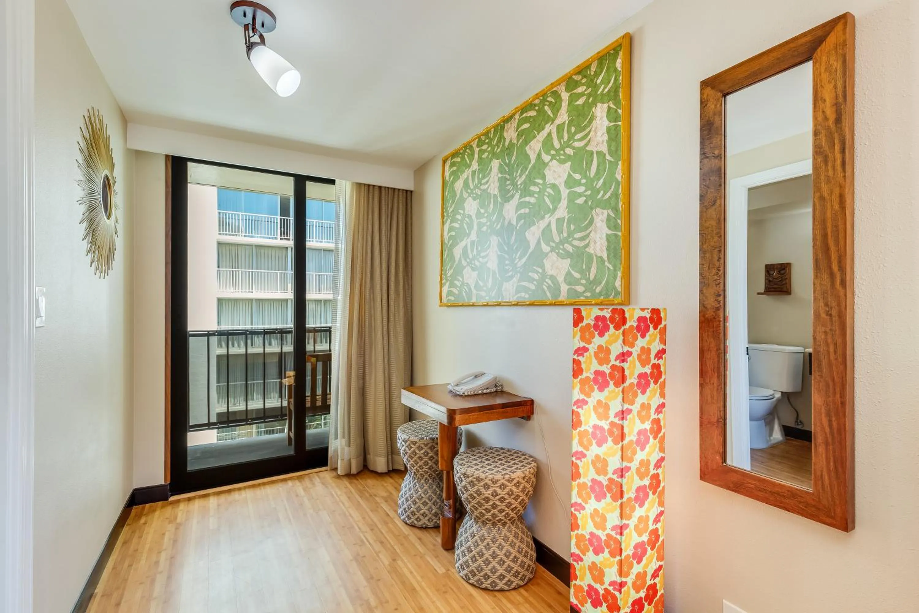 Seating area, Bed in Castle Bamboo Waikīkī Hotel