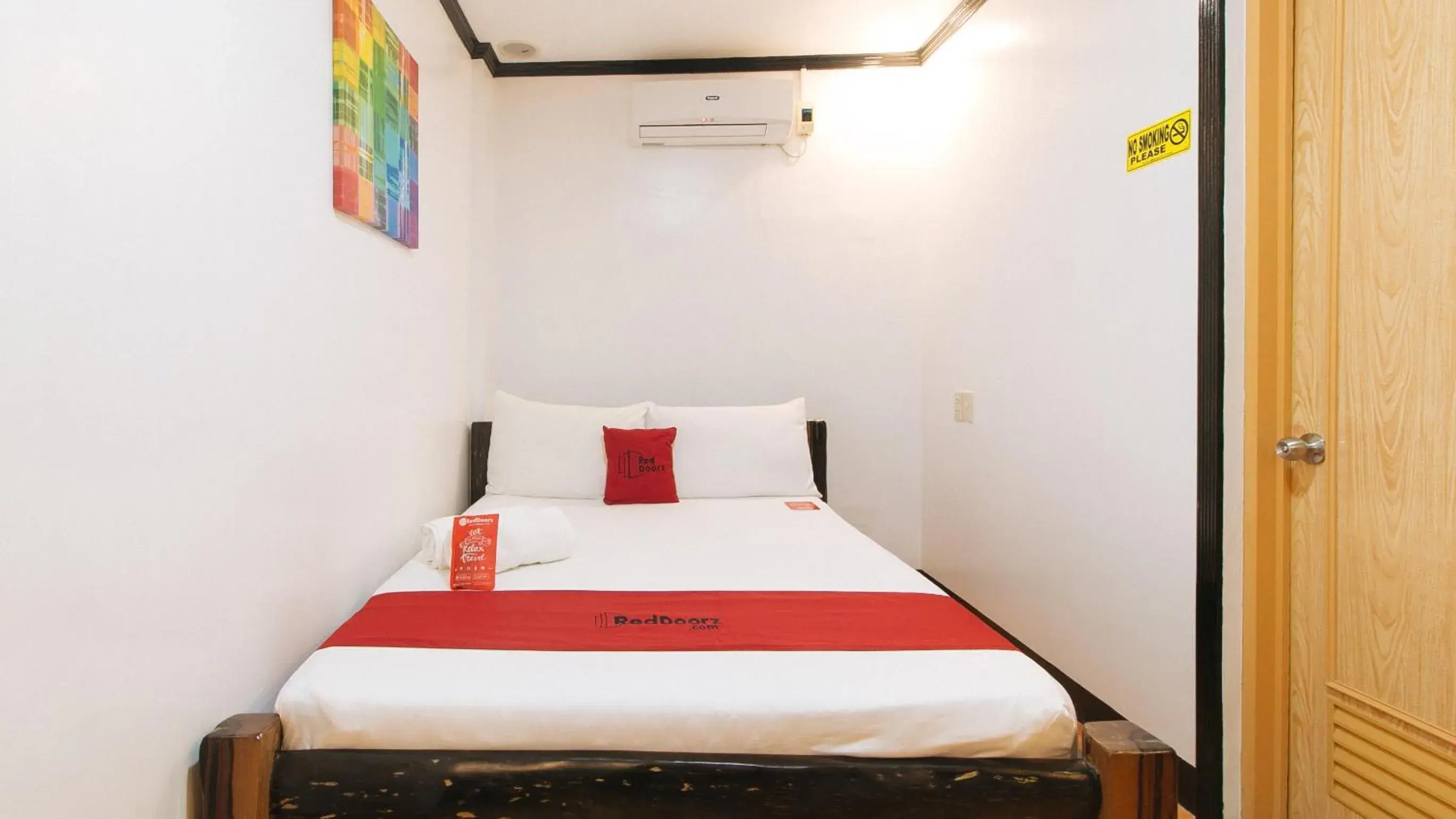 Budget Double Room in RedDoorz at La Sefa Hotel and Resort Atimonan Budget Double Room in RedDoorz at La Sefa Hotel and Resort Atimonan