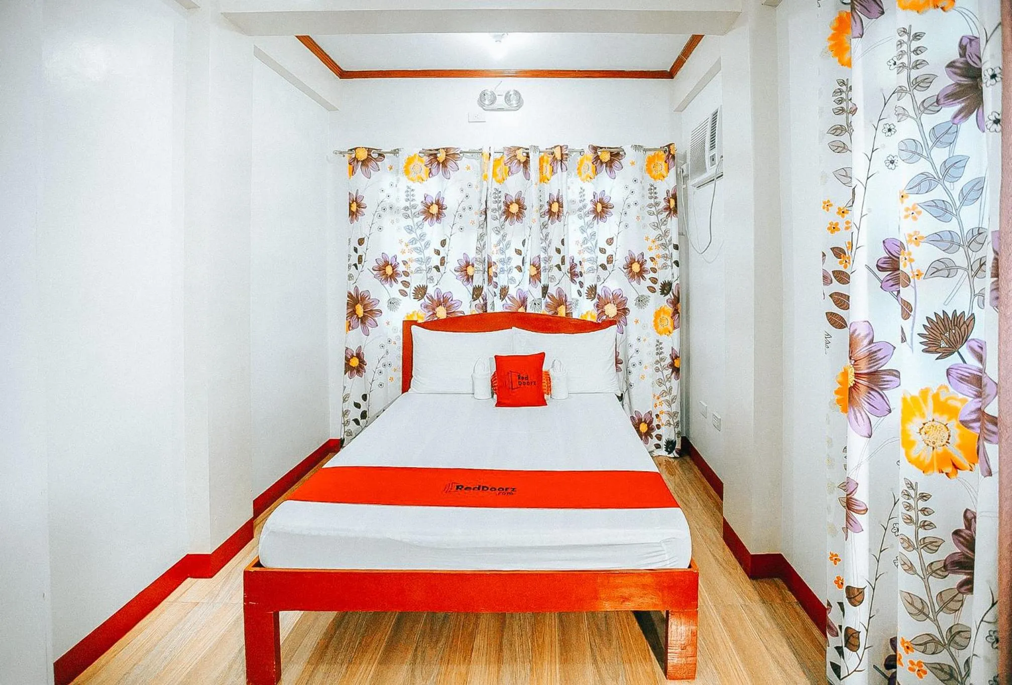 Bedroom, Bed in RedDoorz at S & L Apartelle Daraga Albay