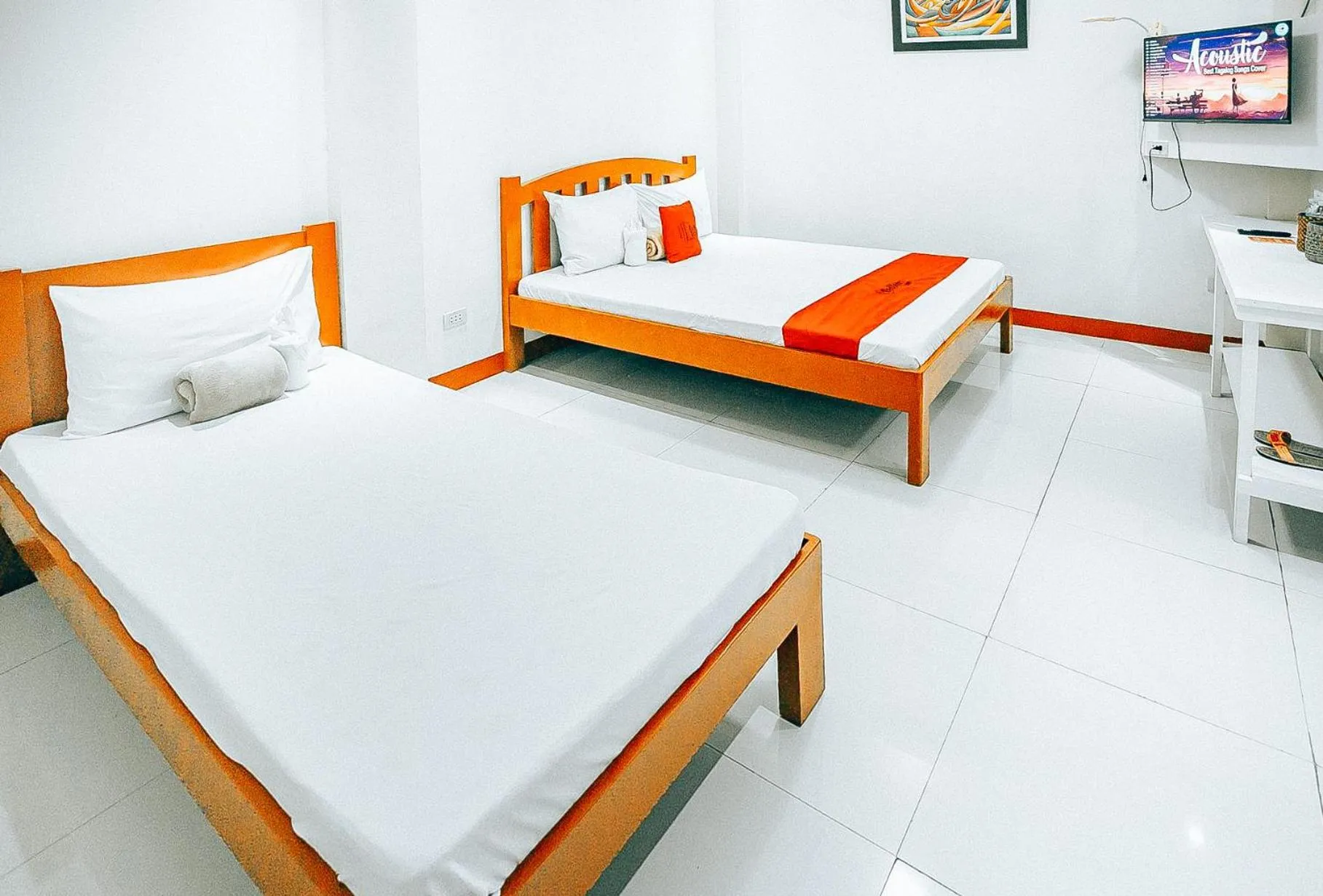 Photo of the whole room, Bed in RedDoorz at S & L Apartelle Daraga Albay
