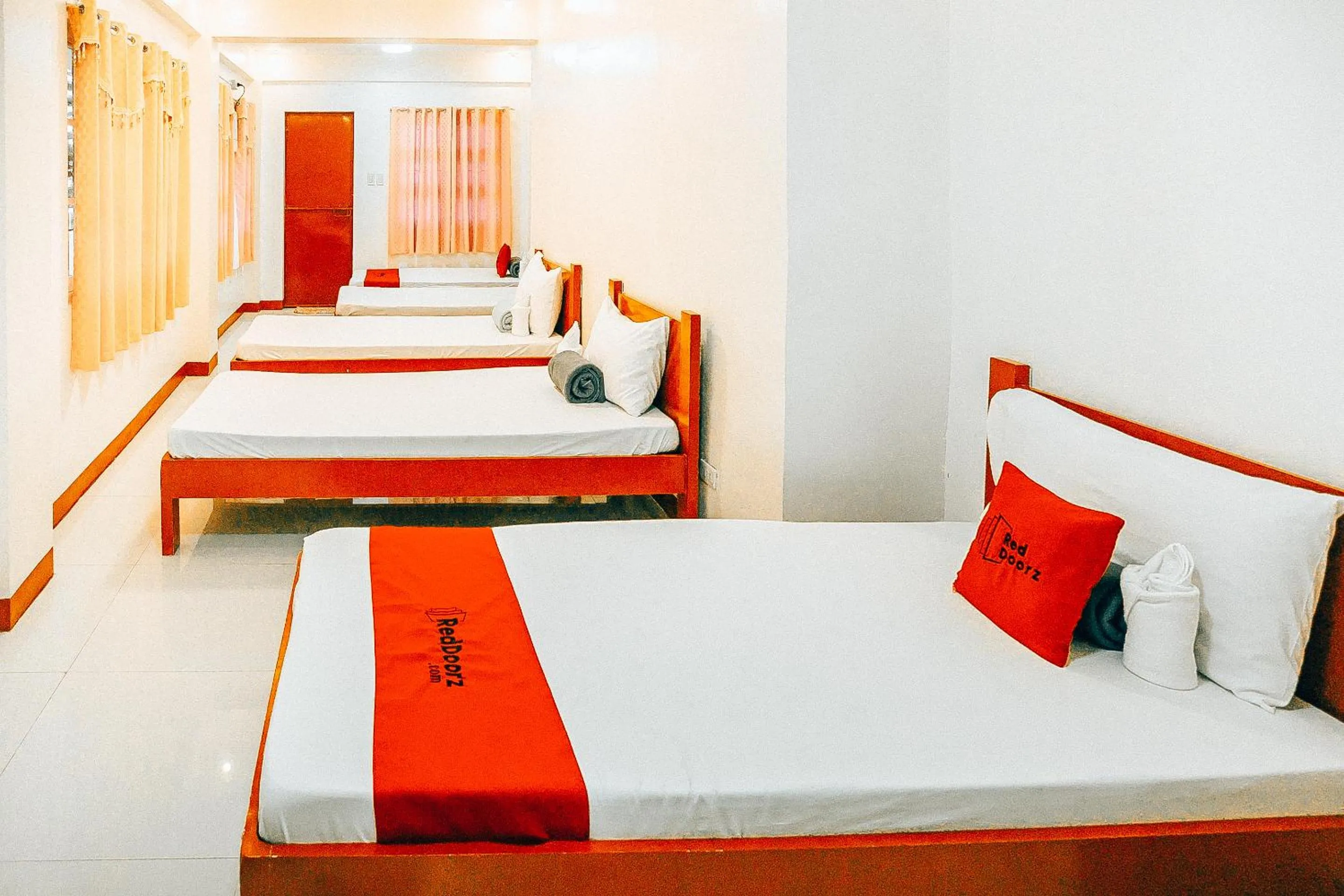 Bed in RedDoorz at S & L Apartelle Daraga Albay