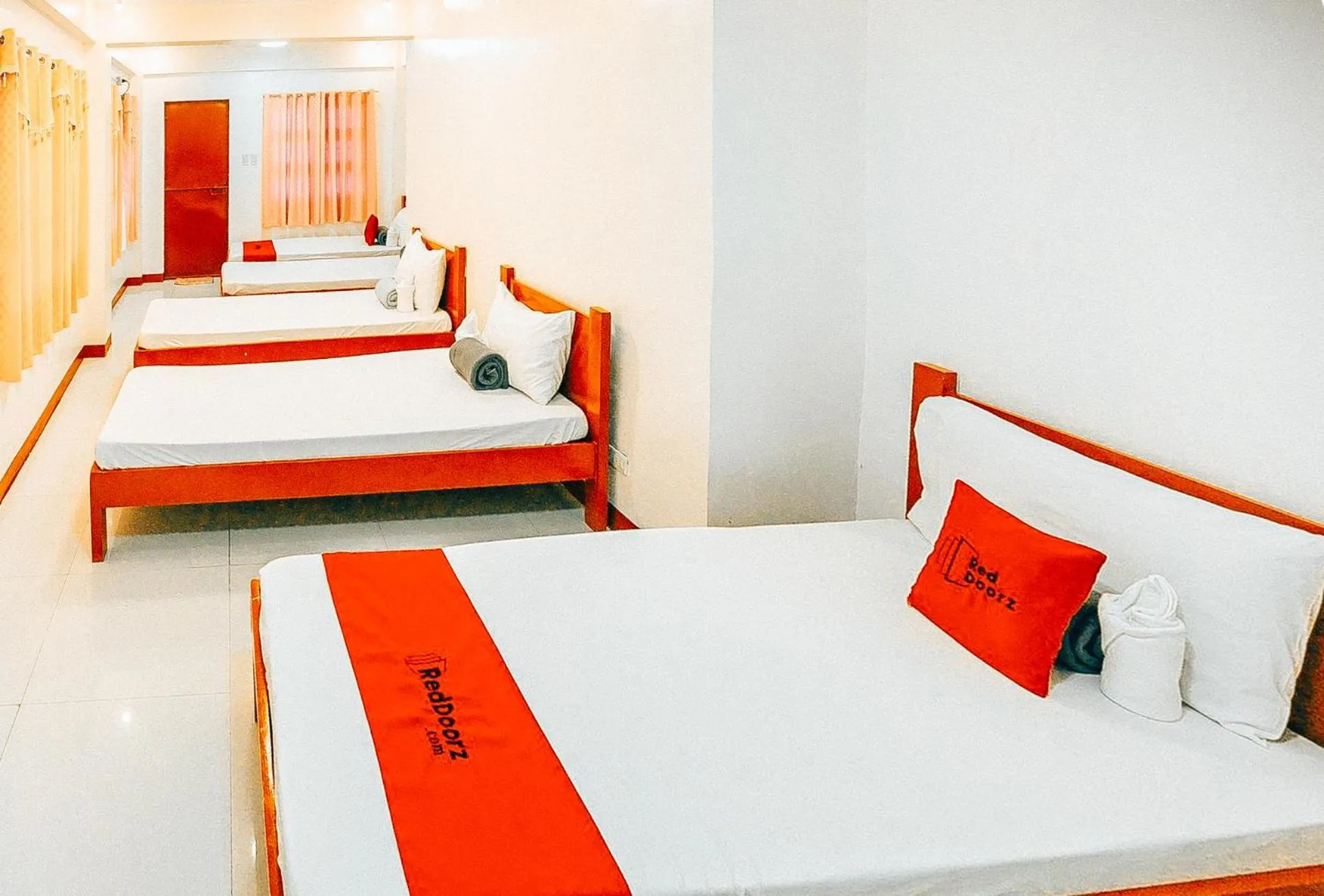 Bedroom, Bed in RedDoorz at S & L Apartelle Daraga Albay