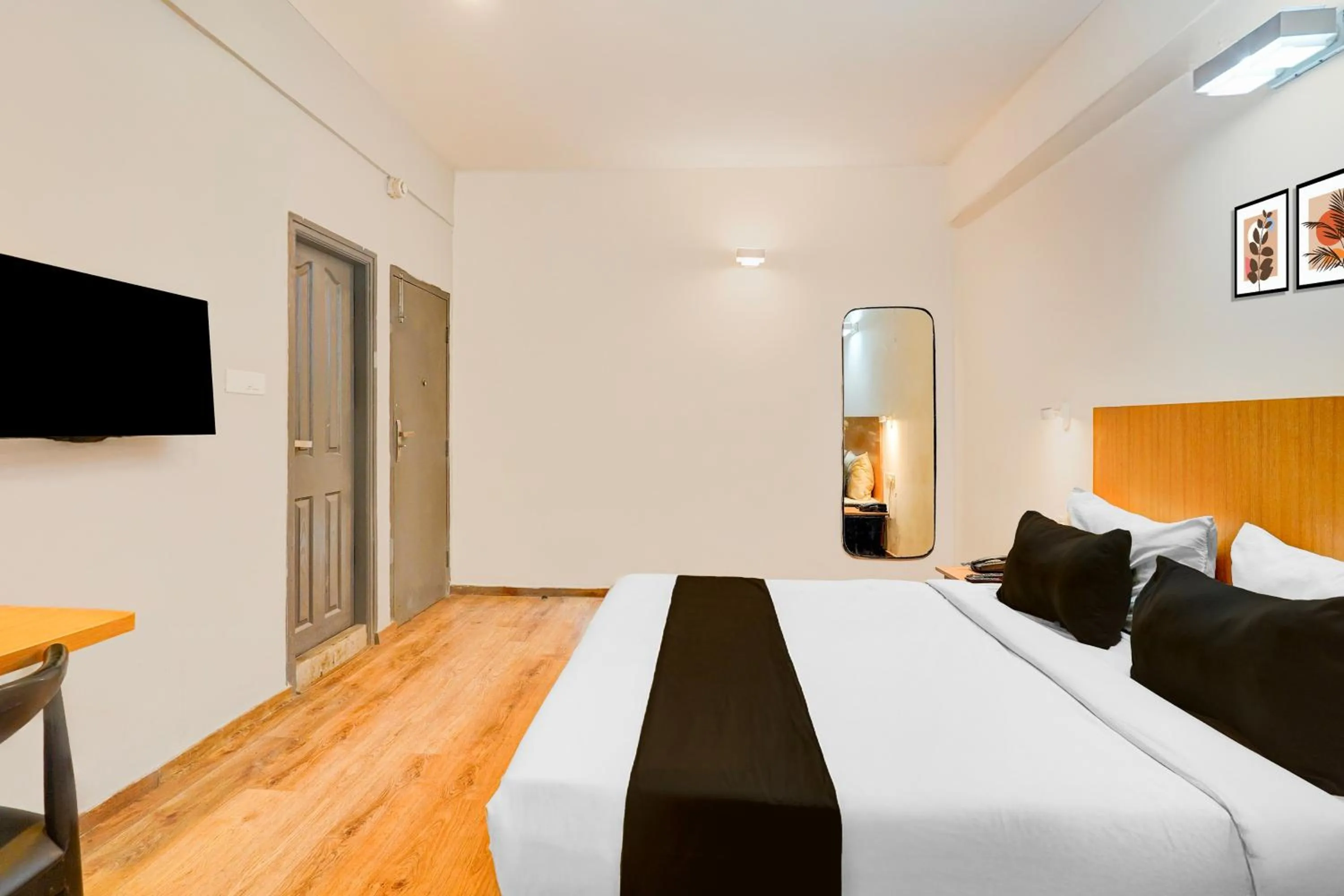 Bedroom, Bed in Super Townhouse HAL Indiranagar Extension