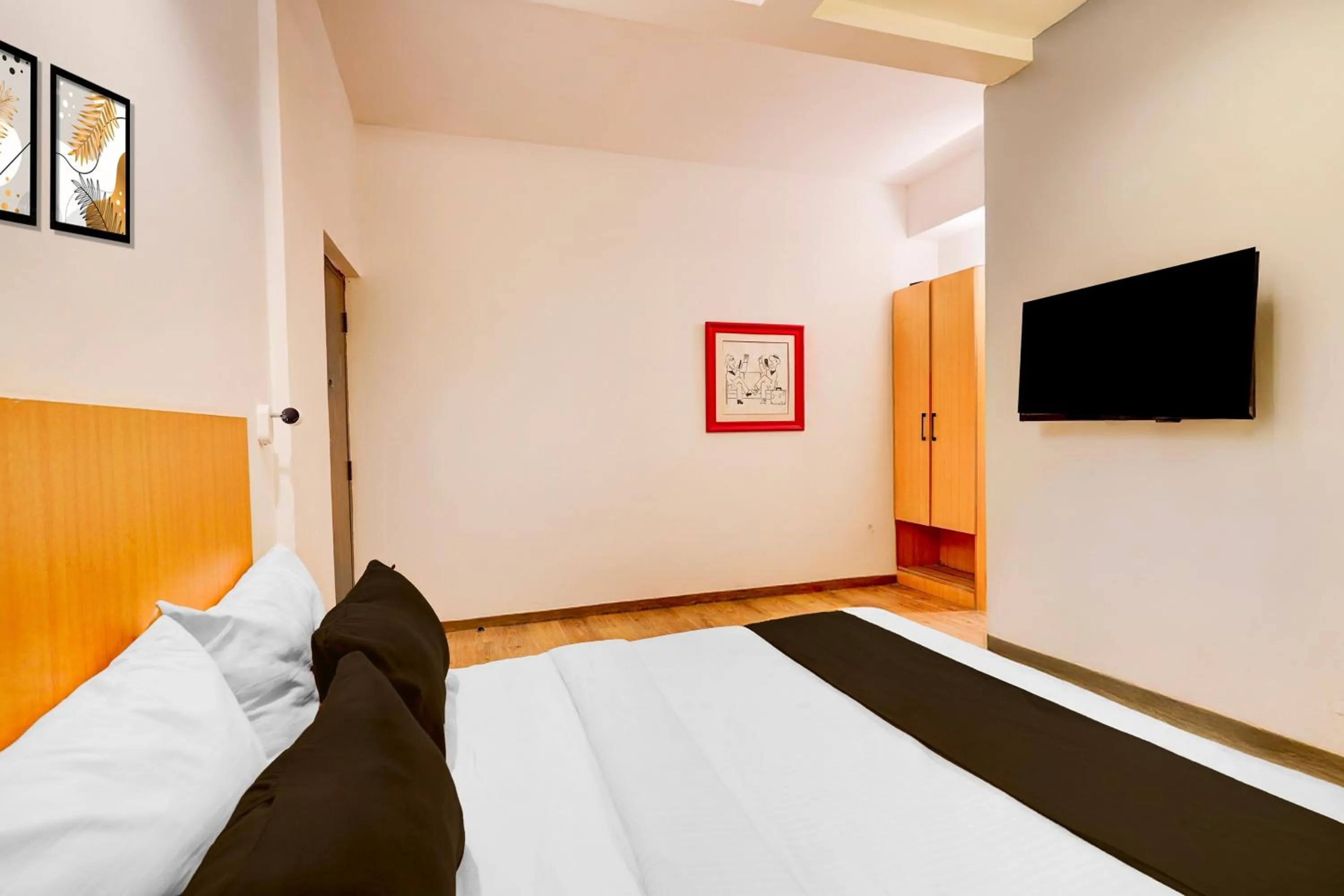 Bedroom, Bed in Super Townhouse HAL Indiranagar Extension