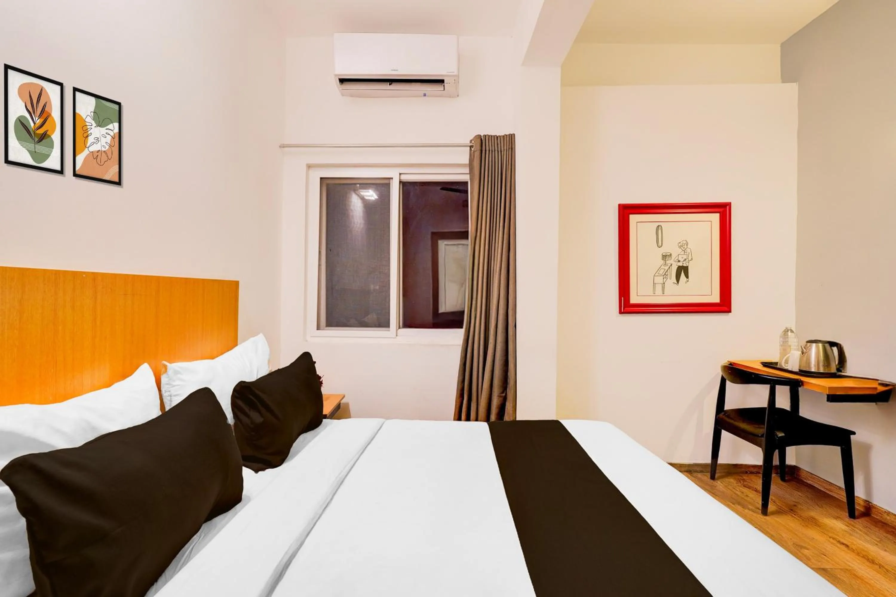 Bedroom, Bed in Super Townhouse HAL Indiranagar Extension