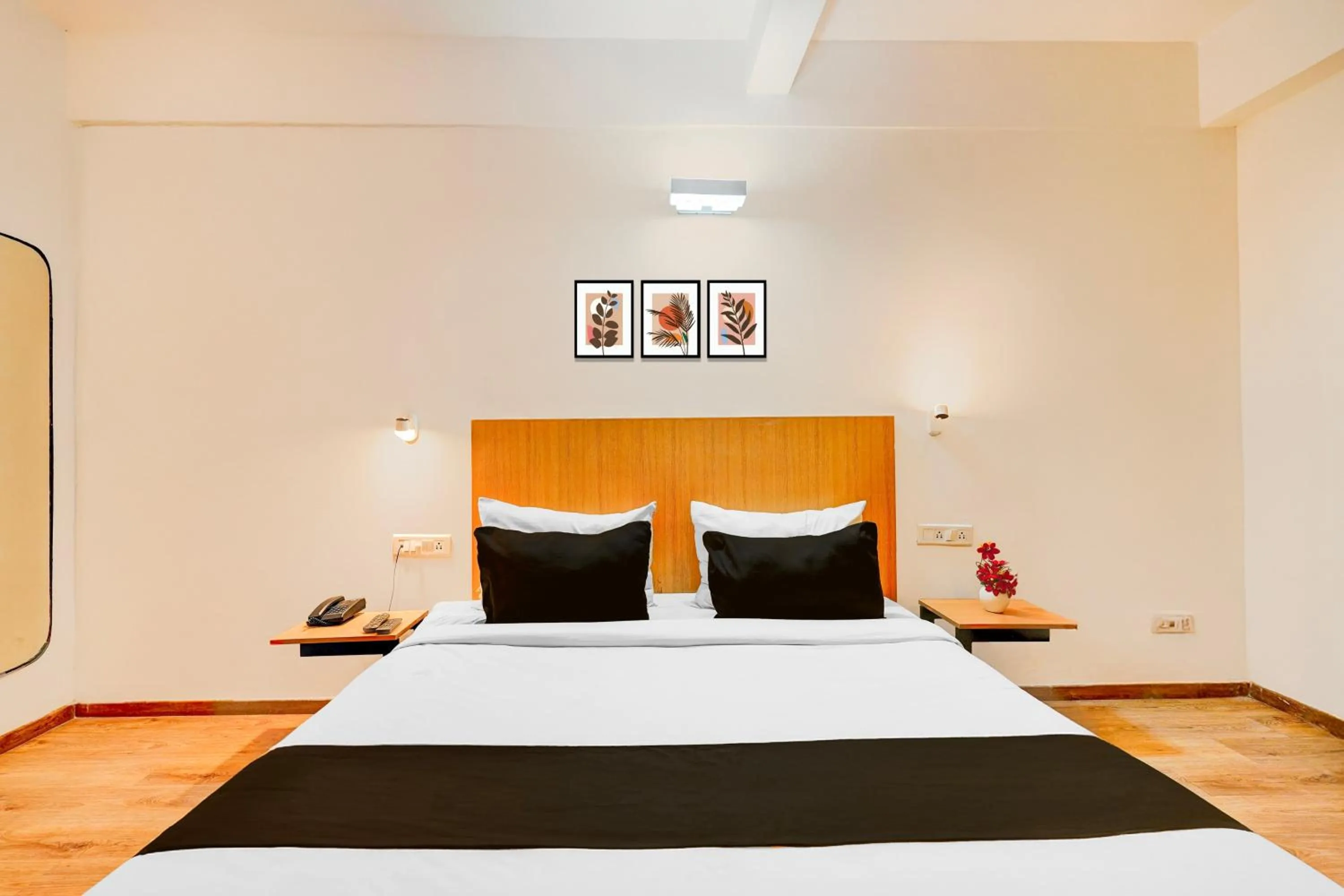 Bedroom, Bed in Super Townhouse HAL Indiranagar Extension