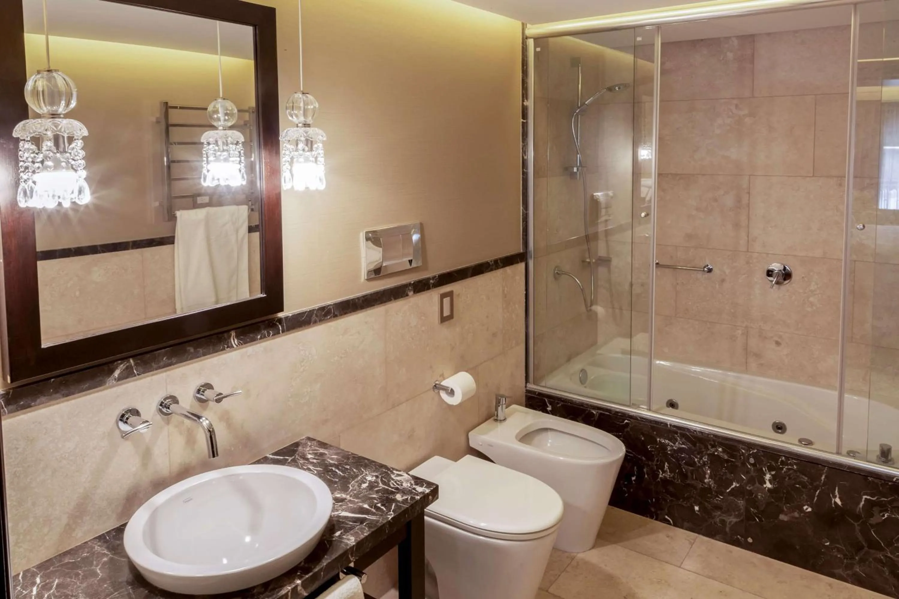 Bathroom in Esplendor by Wyndham Buenos Aires Tango