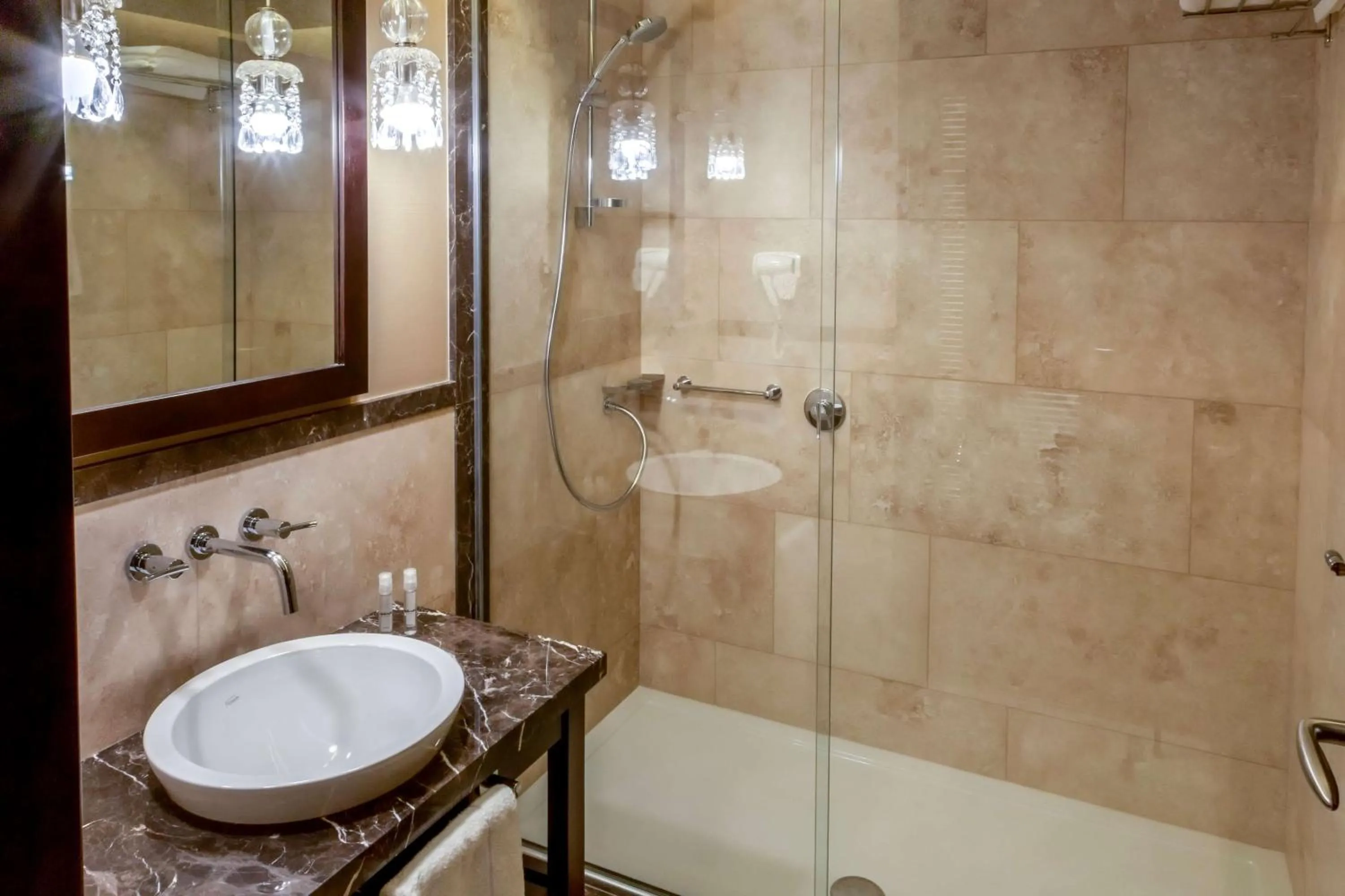 Bathroom in Esplendor by Wyndham Buenos Aires Tango