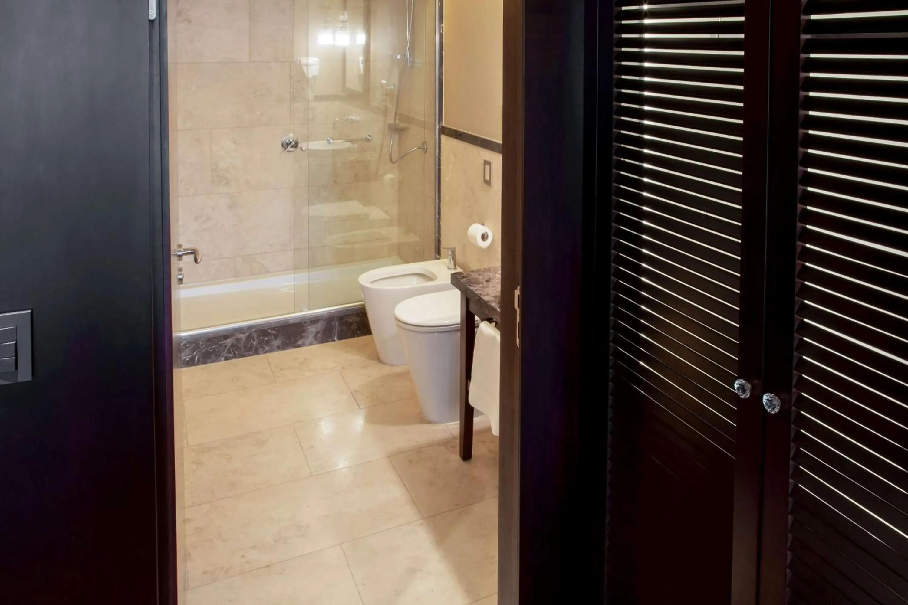 Bathroom in Esplendor by Wyndham Buenos Aires Tango