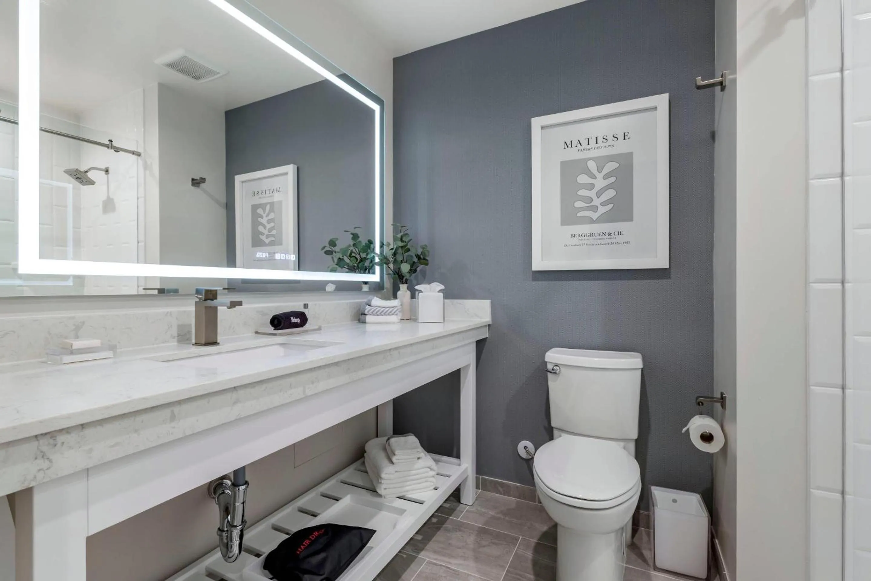 Bedroom in Cambria Hotel Calabasas - Malibu