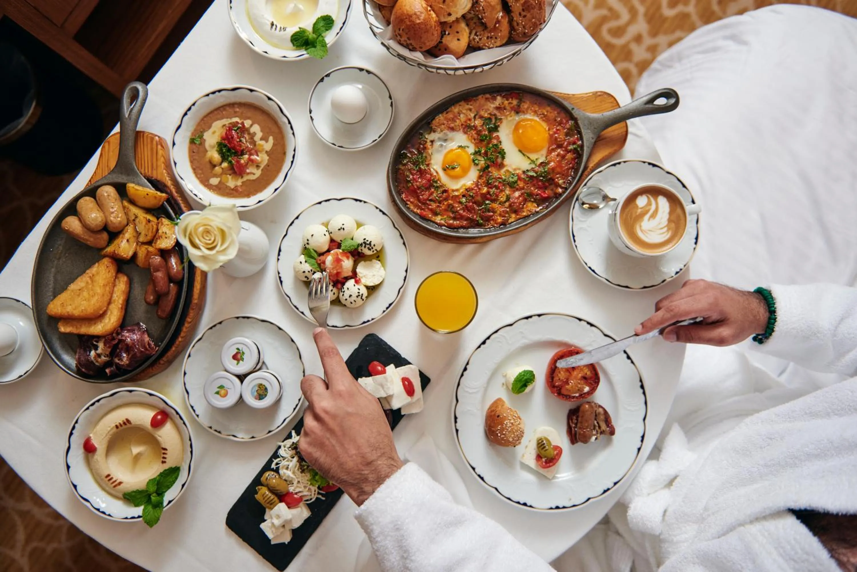 Food and drinks in InterContinental Al Jubail Resort