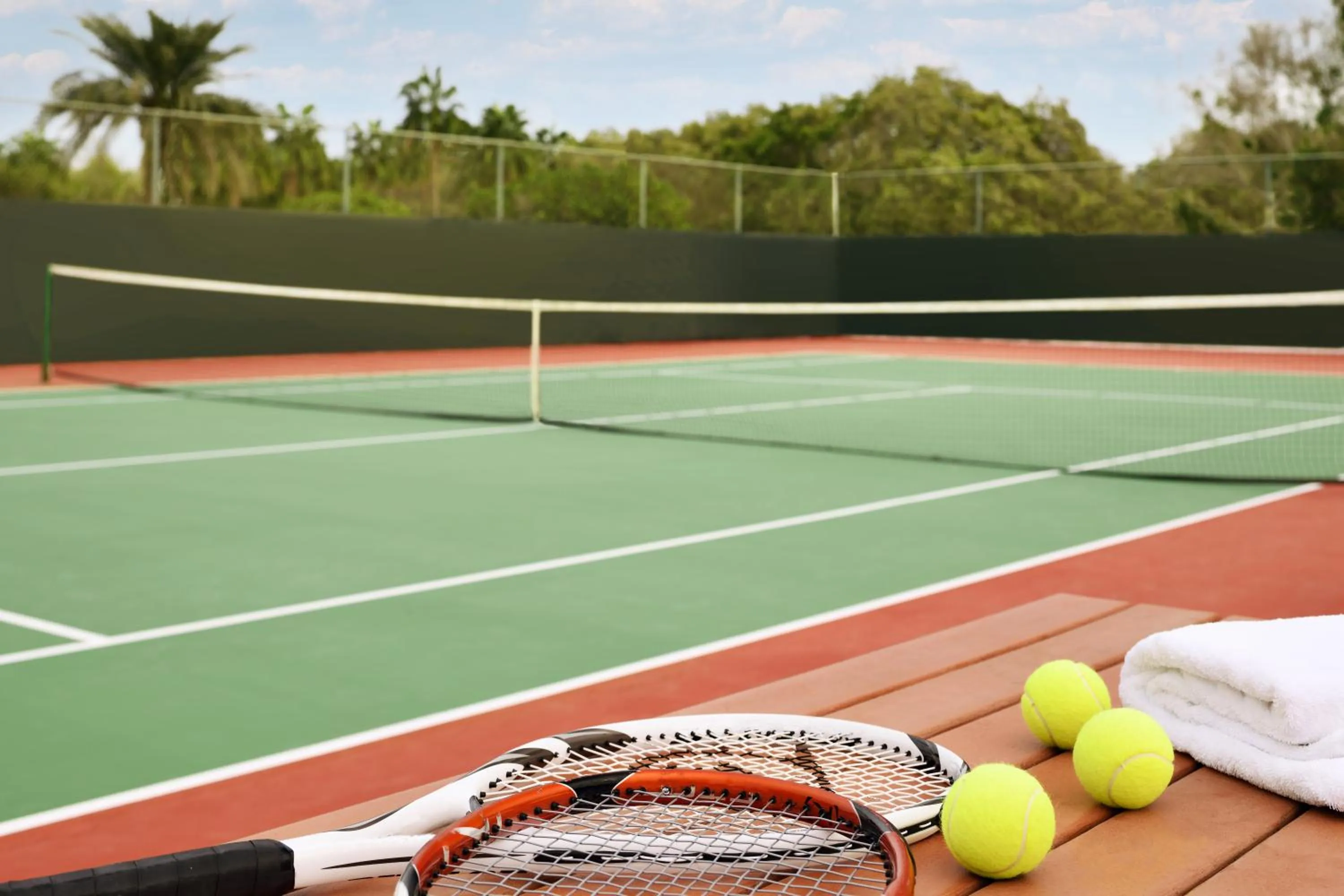 Tennis court in InterContinental Al Jubail Resort