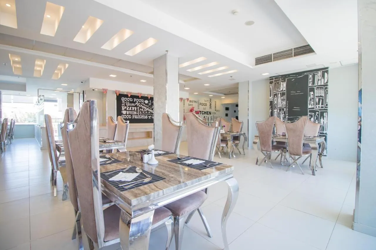 Restaurant/places to eat in Gloria Aqua Park Hotel