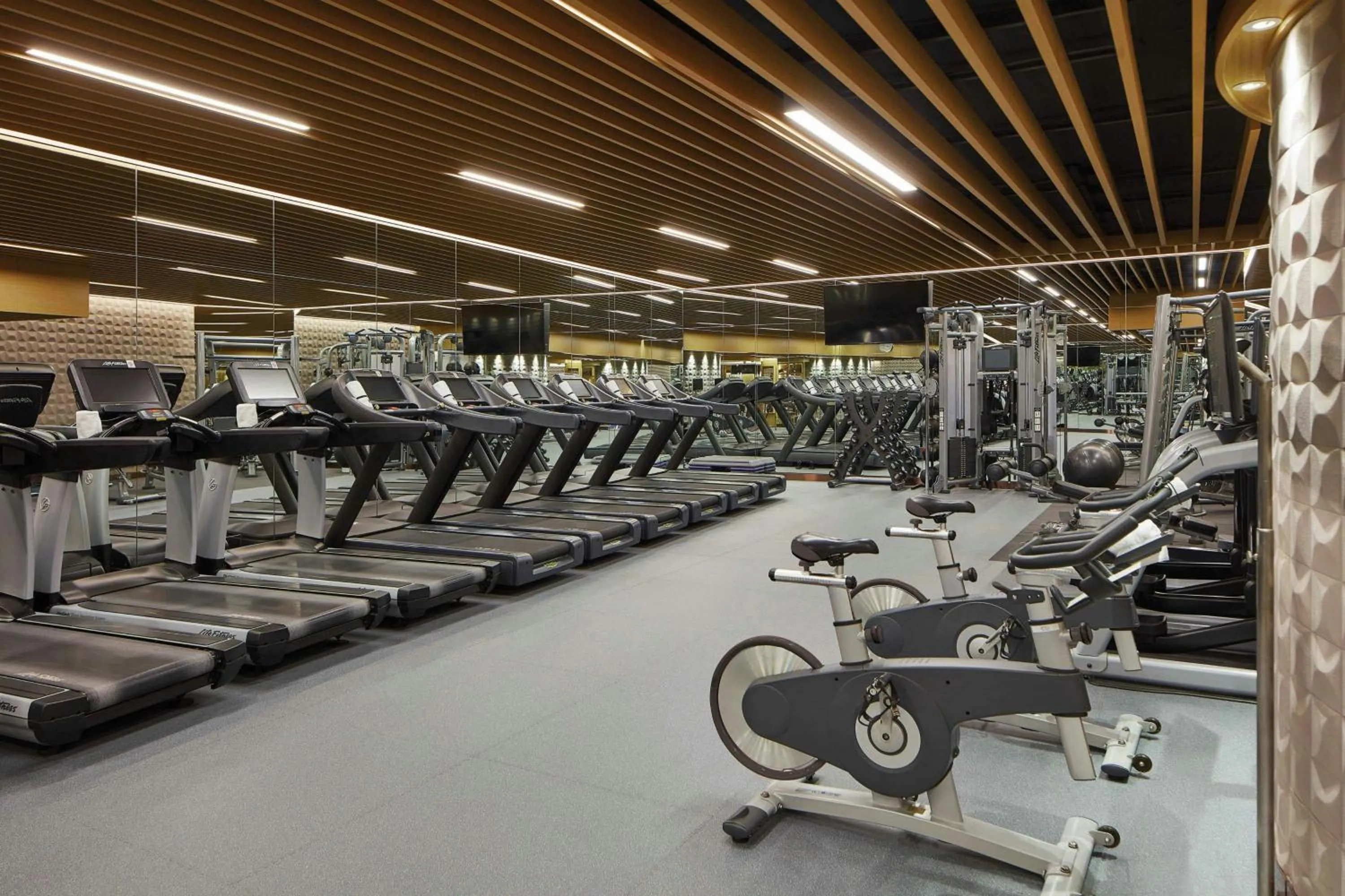 Fitness centre/facilities in JW Marriott Hotel Hong Kong