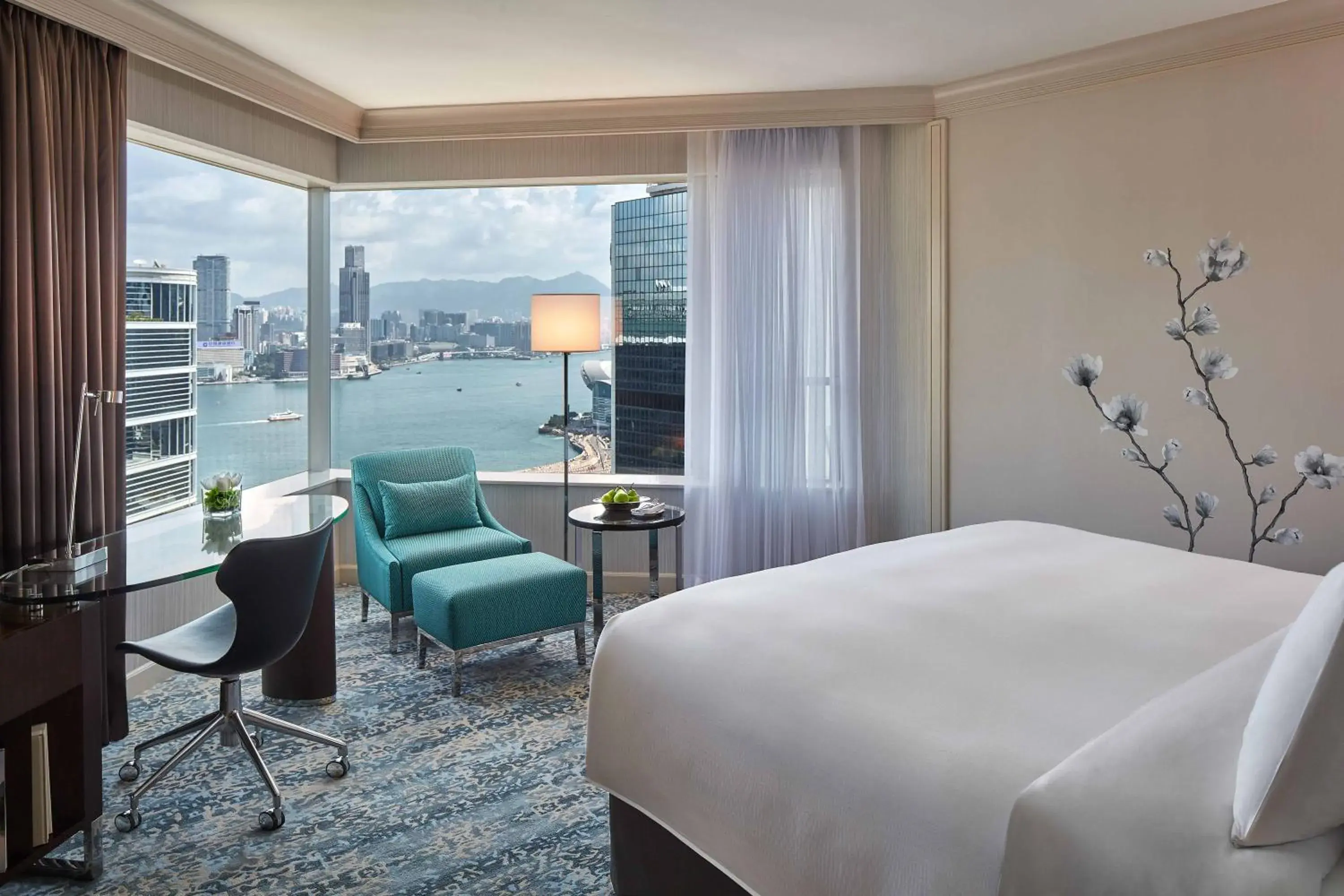 Executive Harbor Room with King Bed and Executive Lounge Access in JW Marriott Hotel Hong Kong Executive Harbor Room with King Bed and Executive Lounge Access in JW Marriott Hotel Hong Kong