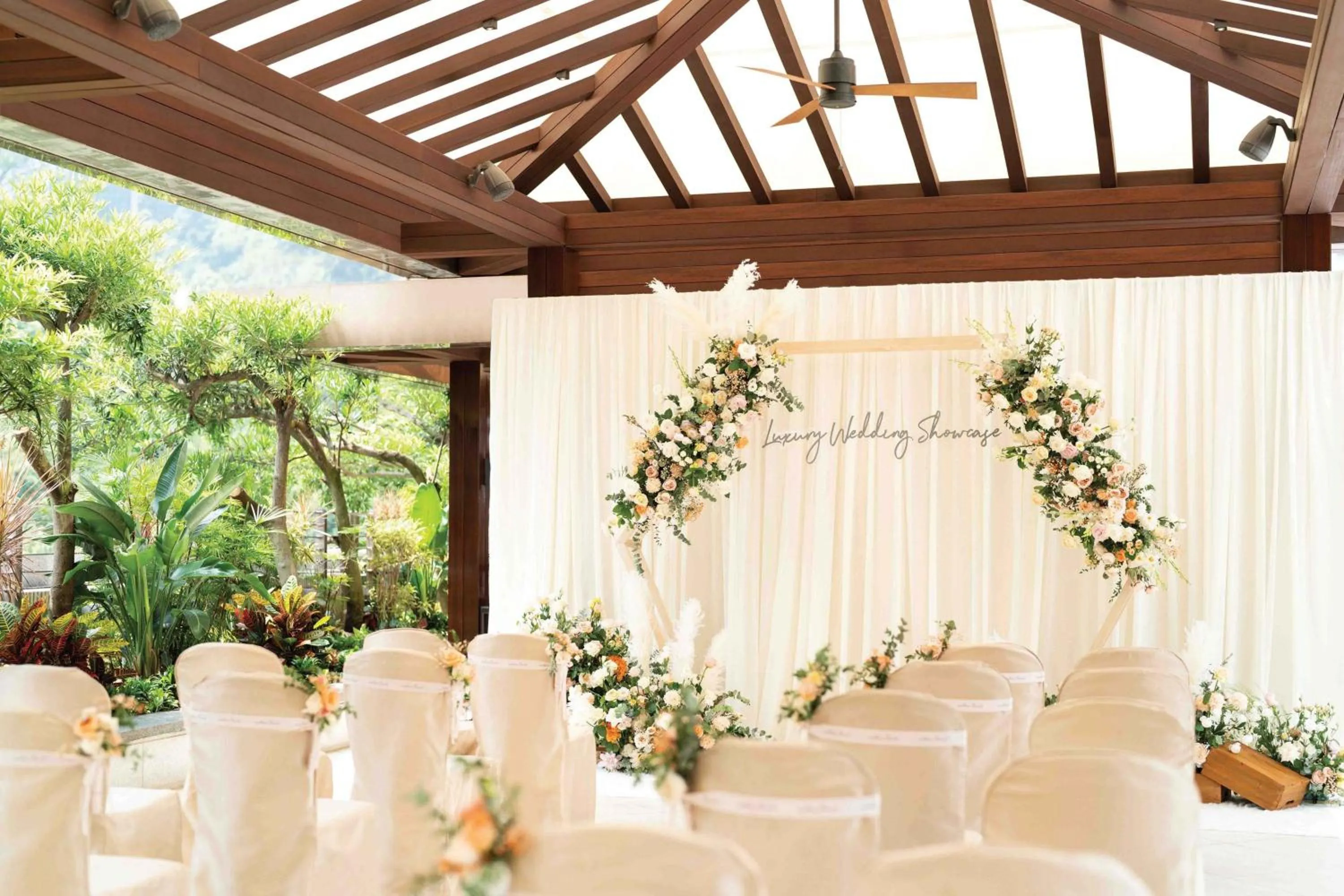 Swimming pool in JW Marriott Hotel Hong Kong