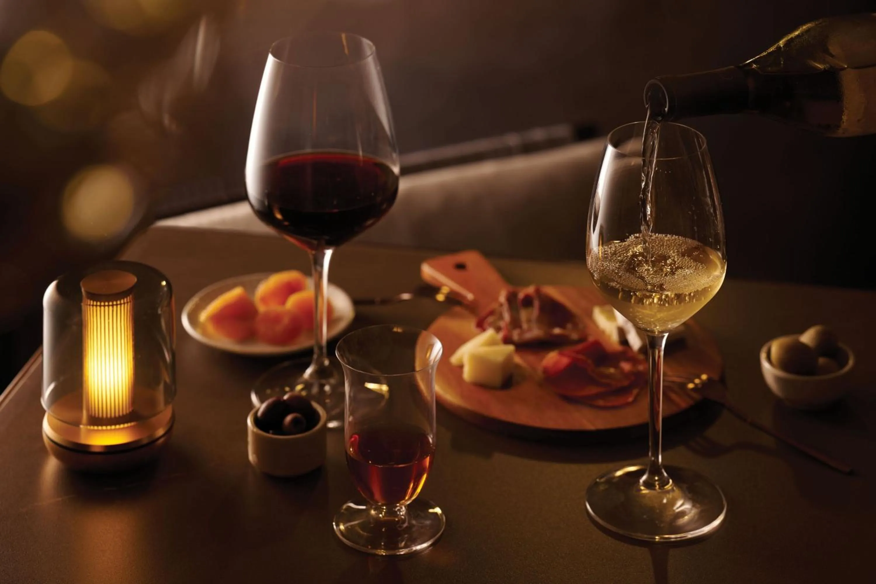 Lounge or bar in JW Marriott Hotel Hong Kong